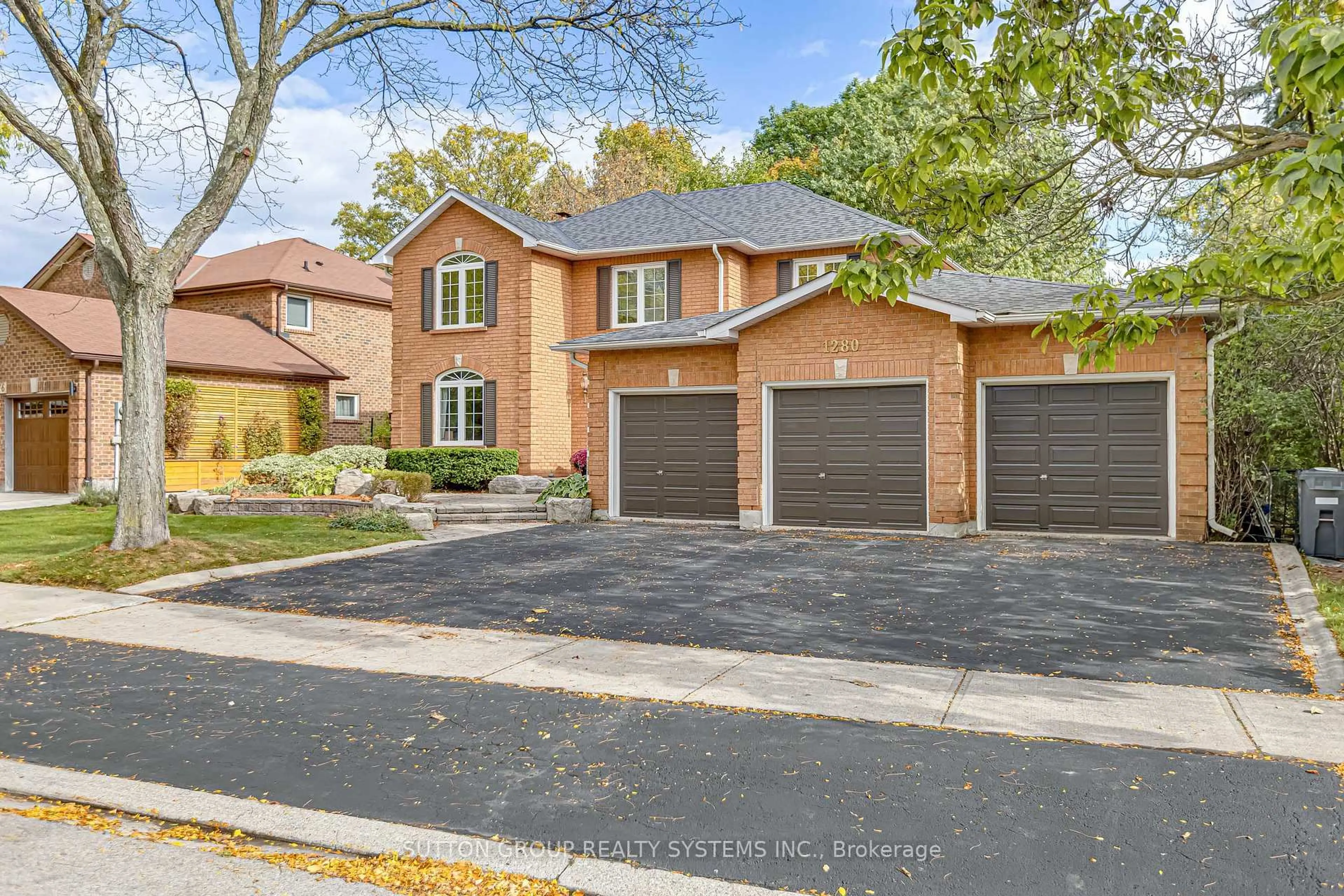 Home with brick exterior material, street for 1280 Springwood Cres, Oakville Ontario L6M 1V3