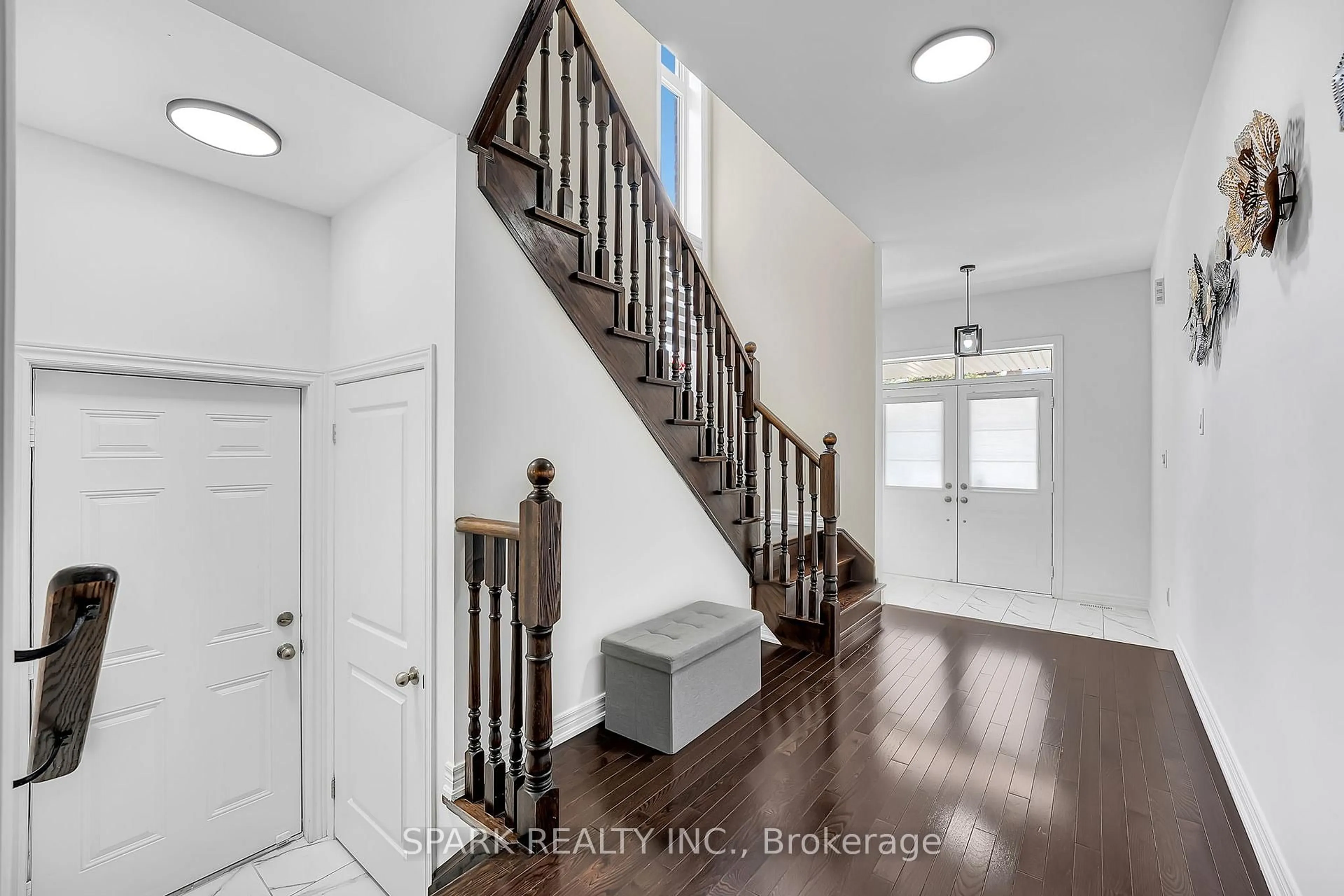 Indoor entryway for 5 Boathouse Rd, Brampton Ontario L7A 5B4