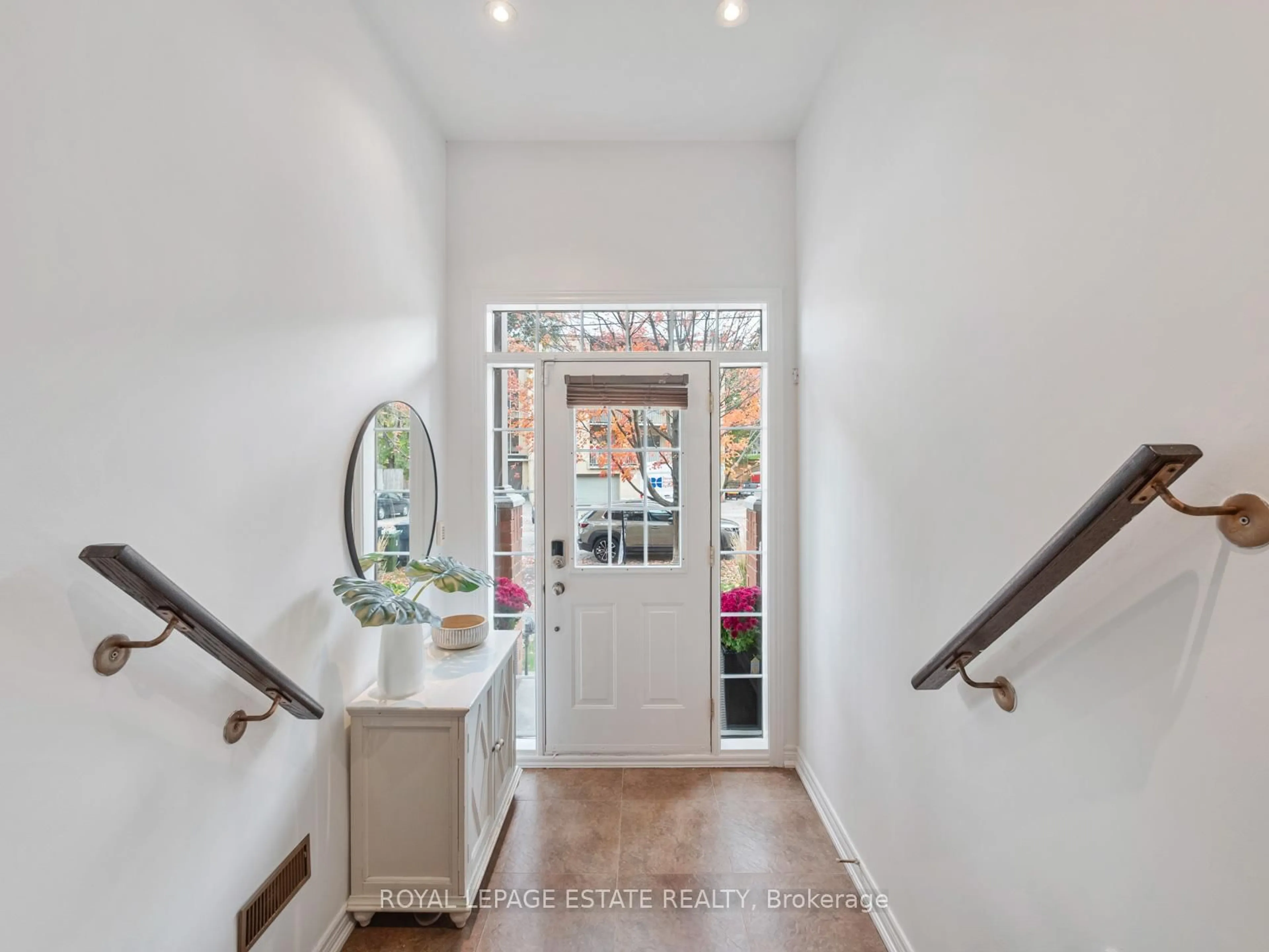 Indoor entryway for 40 Bell Manor Dr, Toronto Ontario M8Y 0A4