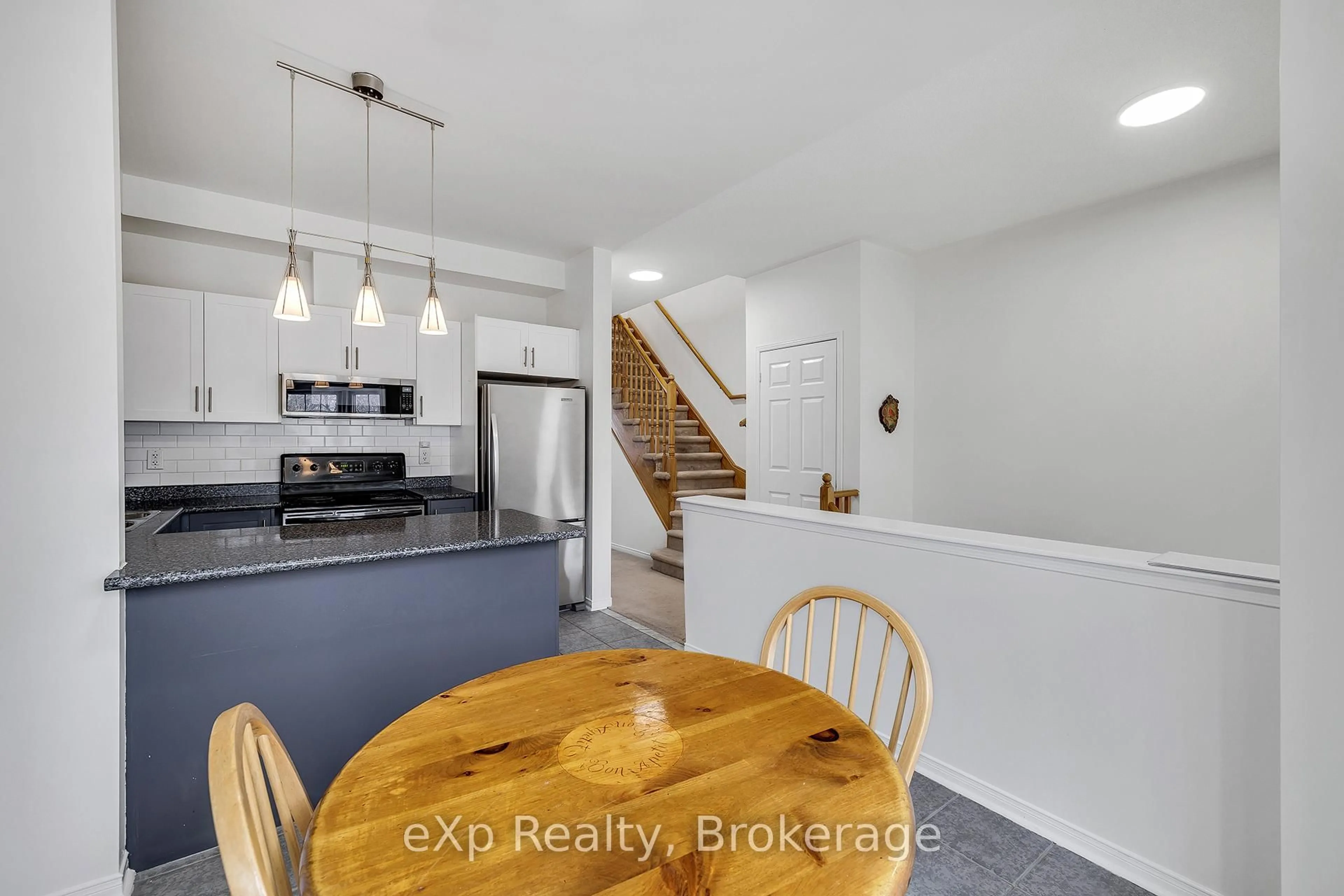 Open concept kitchen, unknown for 1130 Cawthra Rd #54, Mississauga Ontario L5G 4V7