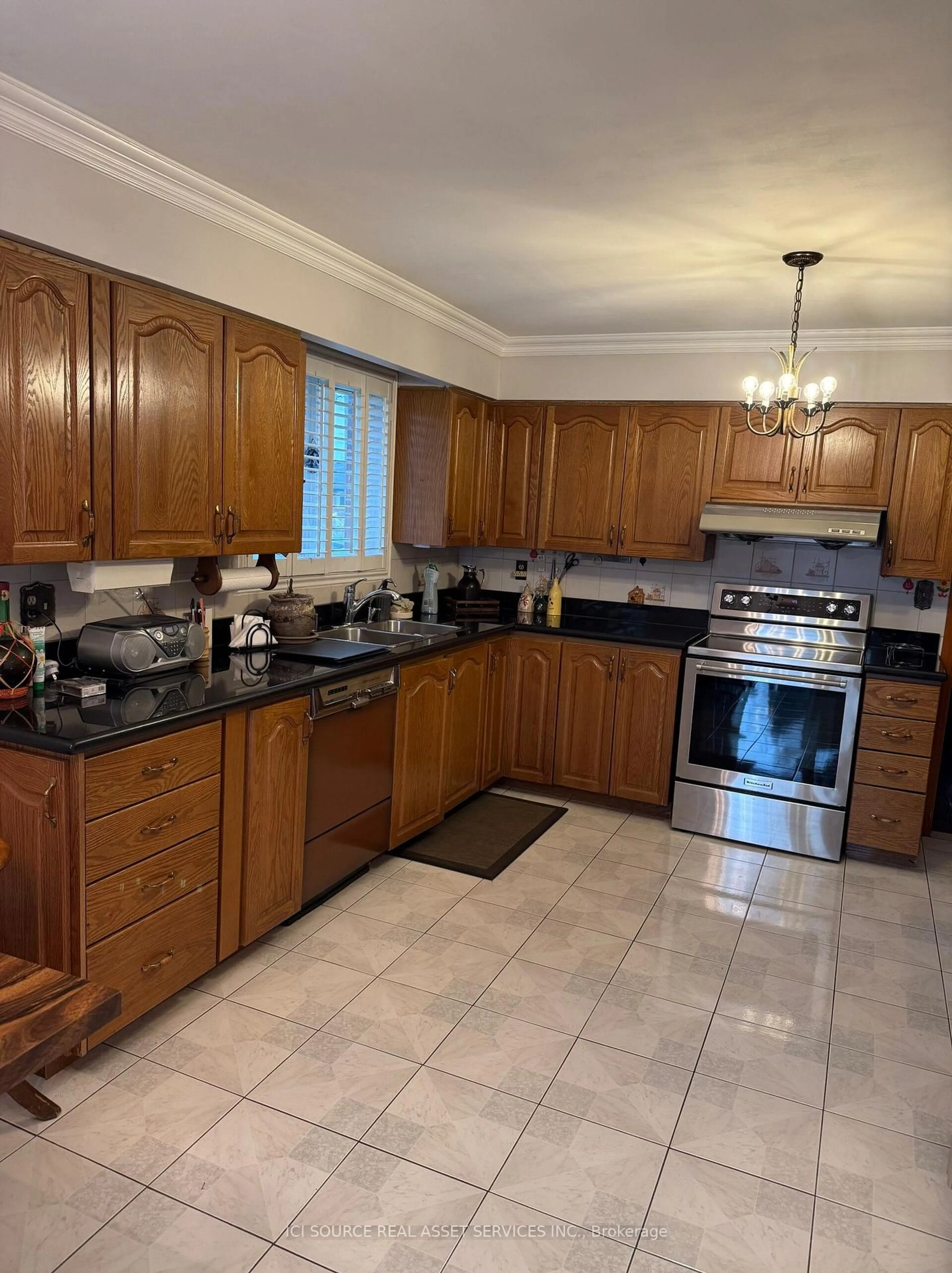 Standard kitchen, unknown for 23 Alladin Ave, Toronto Ontario M6L 1S4