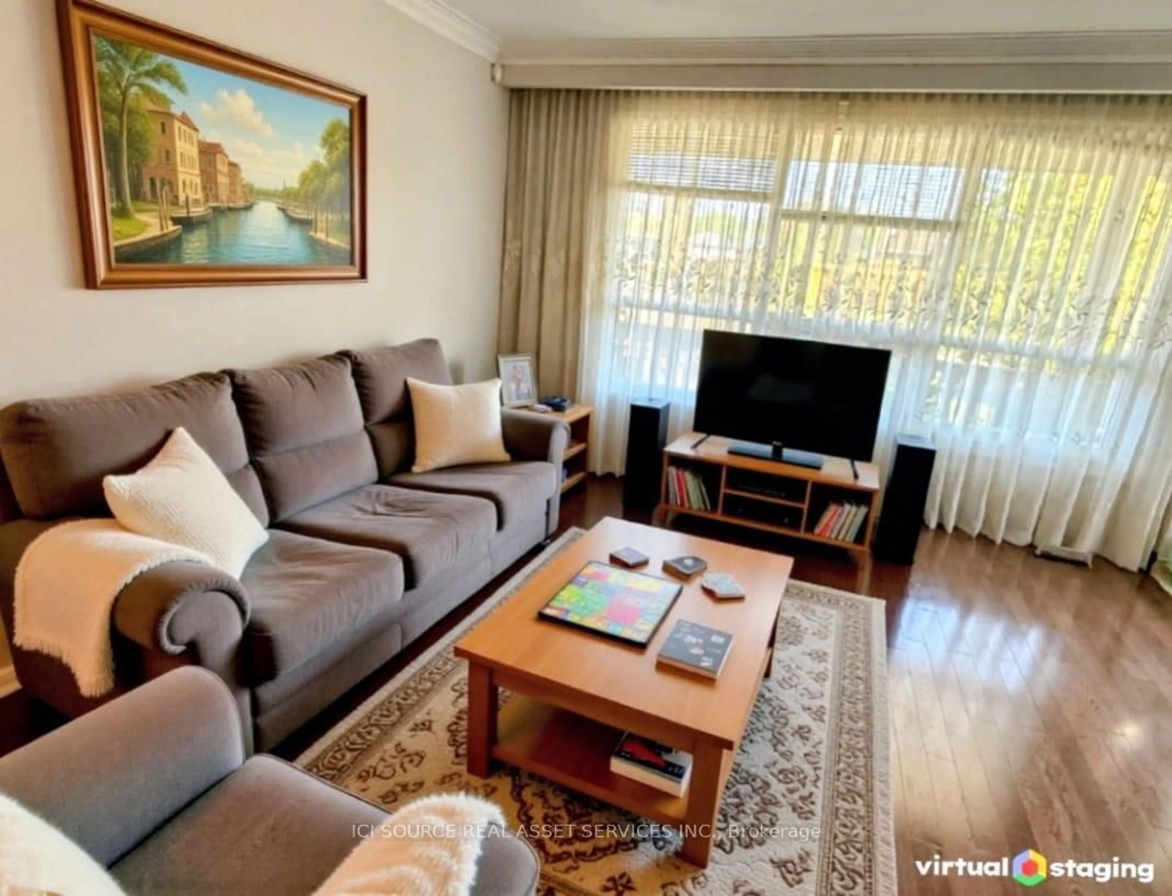 Living room with furniture, wood/laminate floor for 23 Alladin Ave, Toronto Ontario M6L 1S4