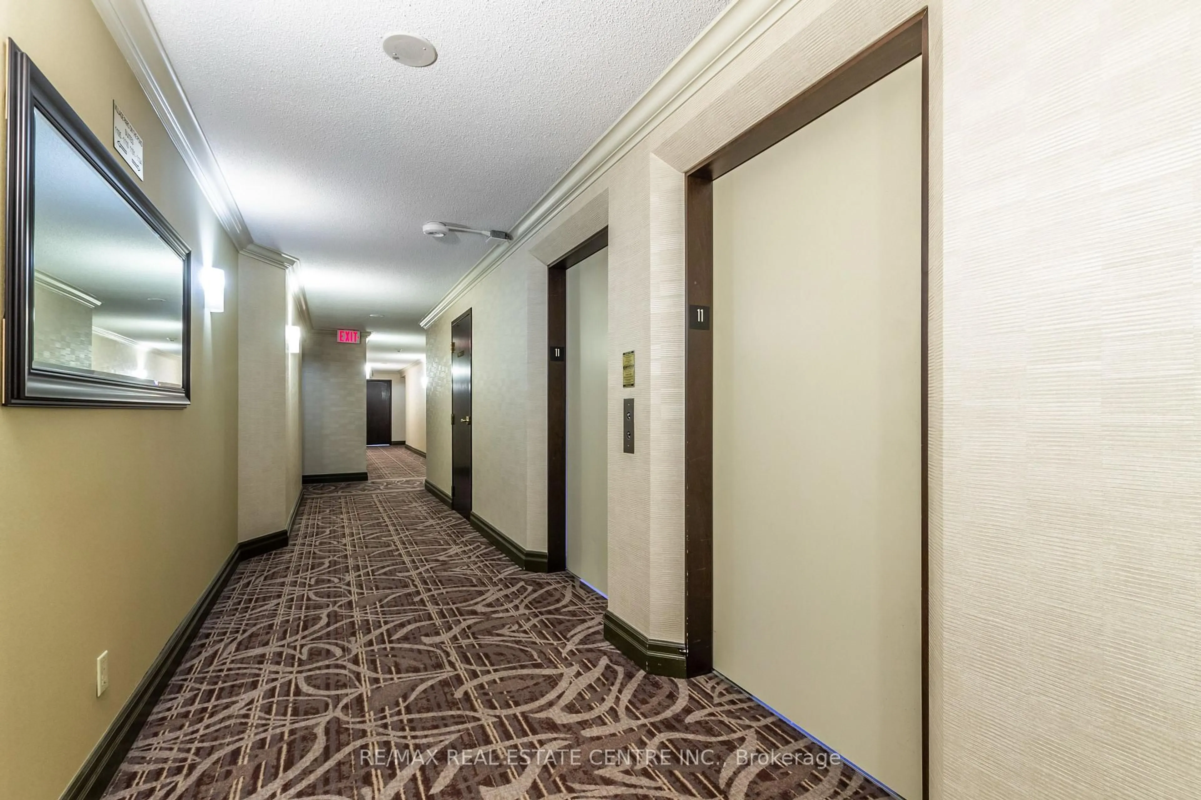 Indoor foyer for 100 Millside Dr #1109, Milton Ontario L9T 5E2