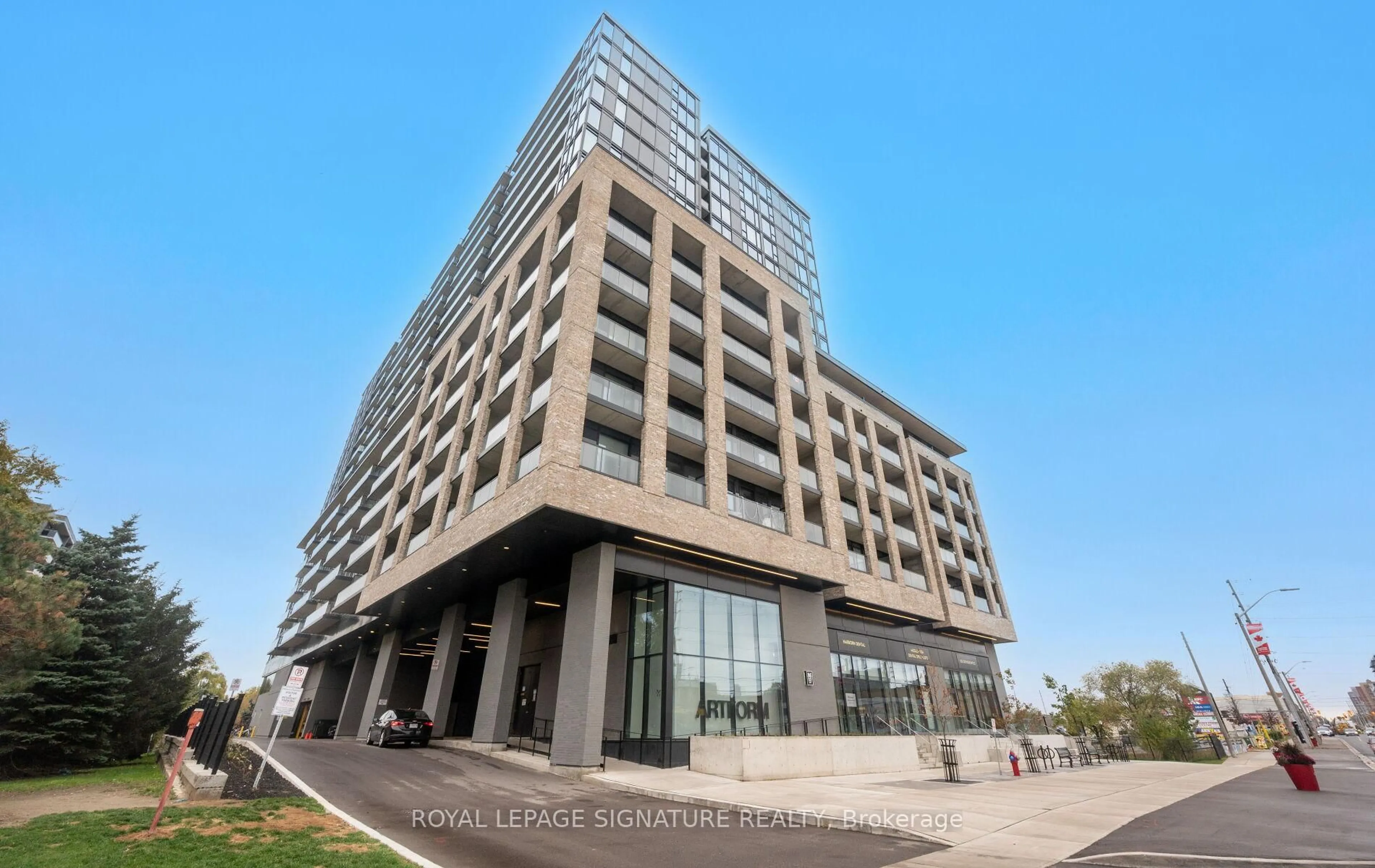 Indoor foyer for 86 Dundas St #622, Mississauga Ontario L5A 1W4