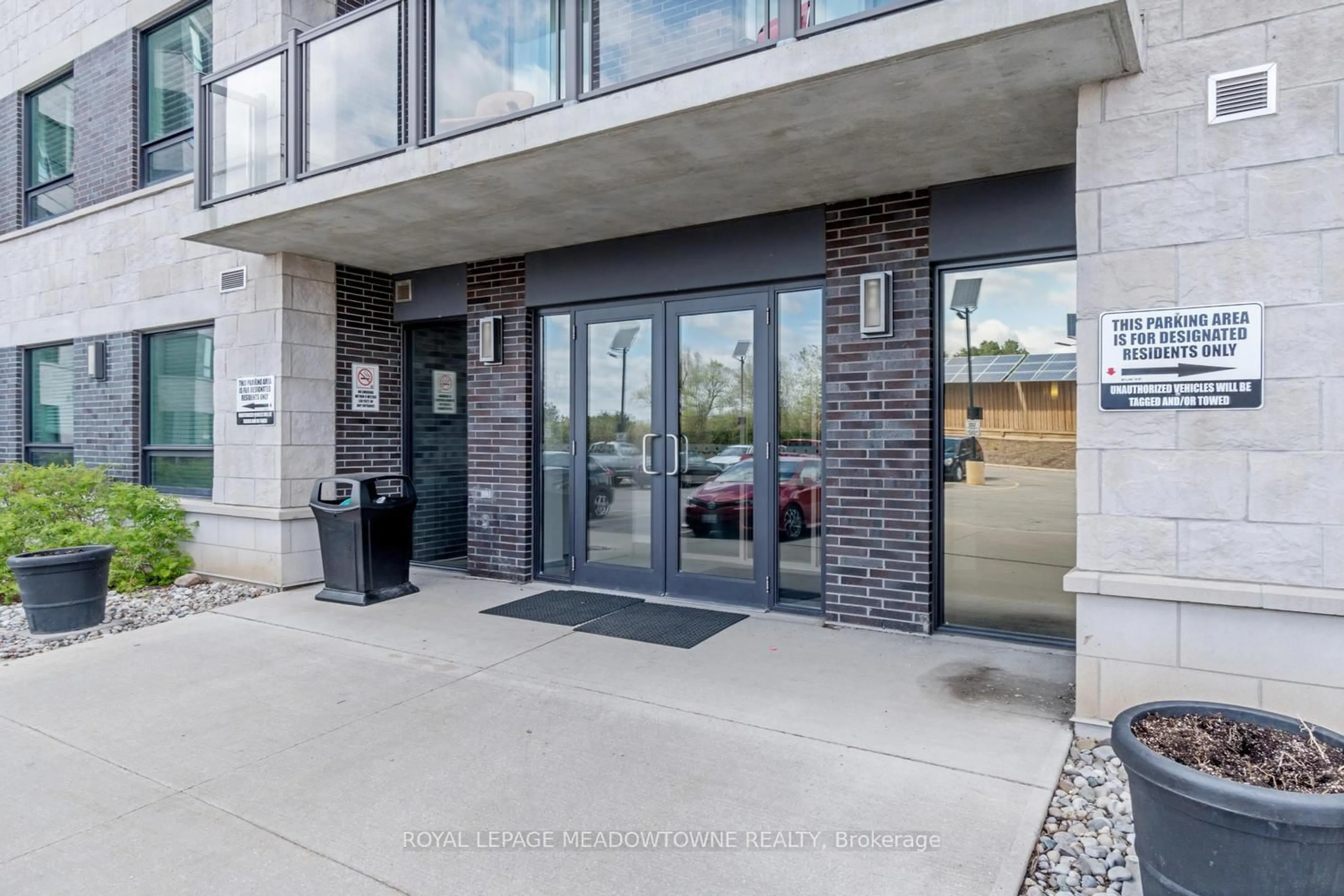 Indoor foyer for 383 Main St #308, Milton Ontario L9T 8K8