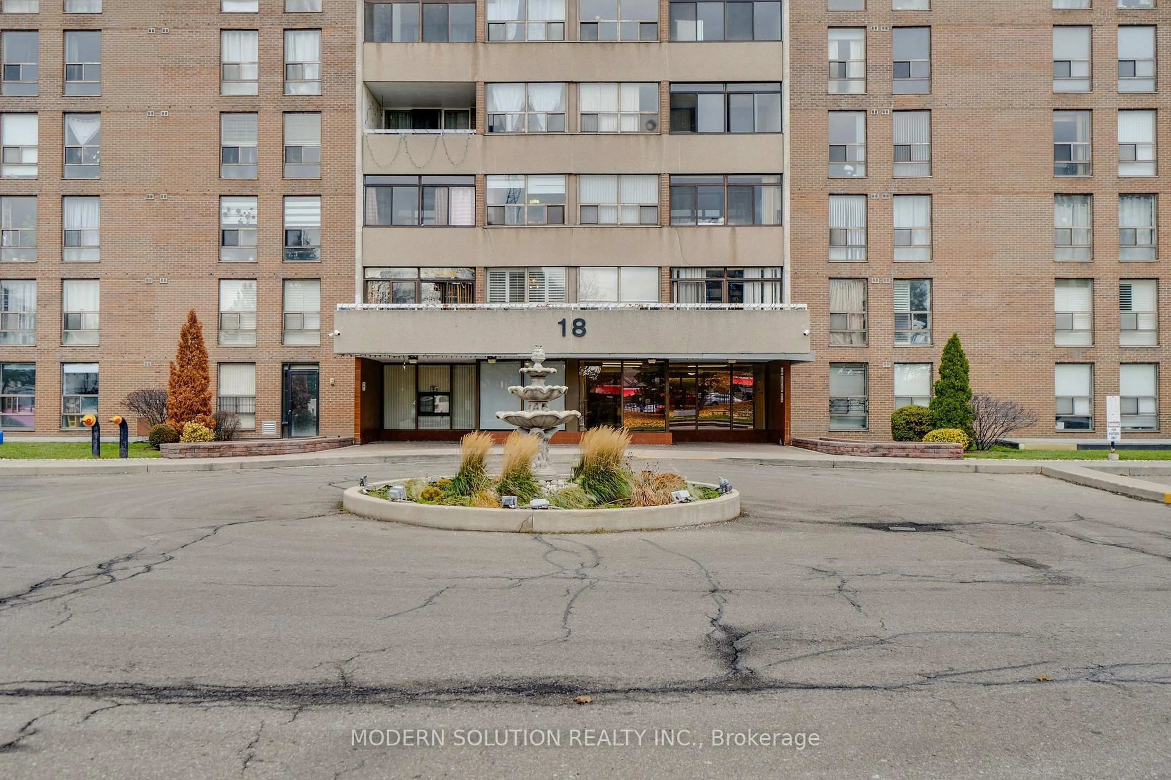 Indoor foyer for 18 Knightsbridge Rd #1604, Brampton Ontario L6T 3X5