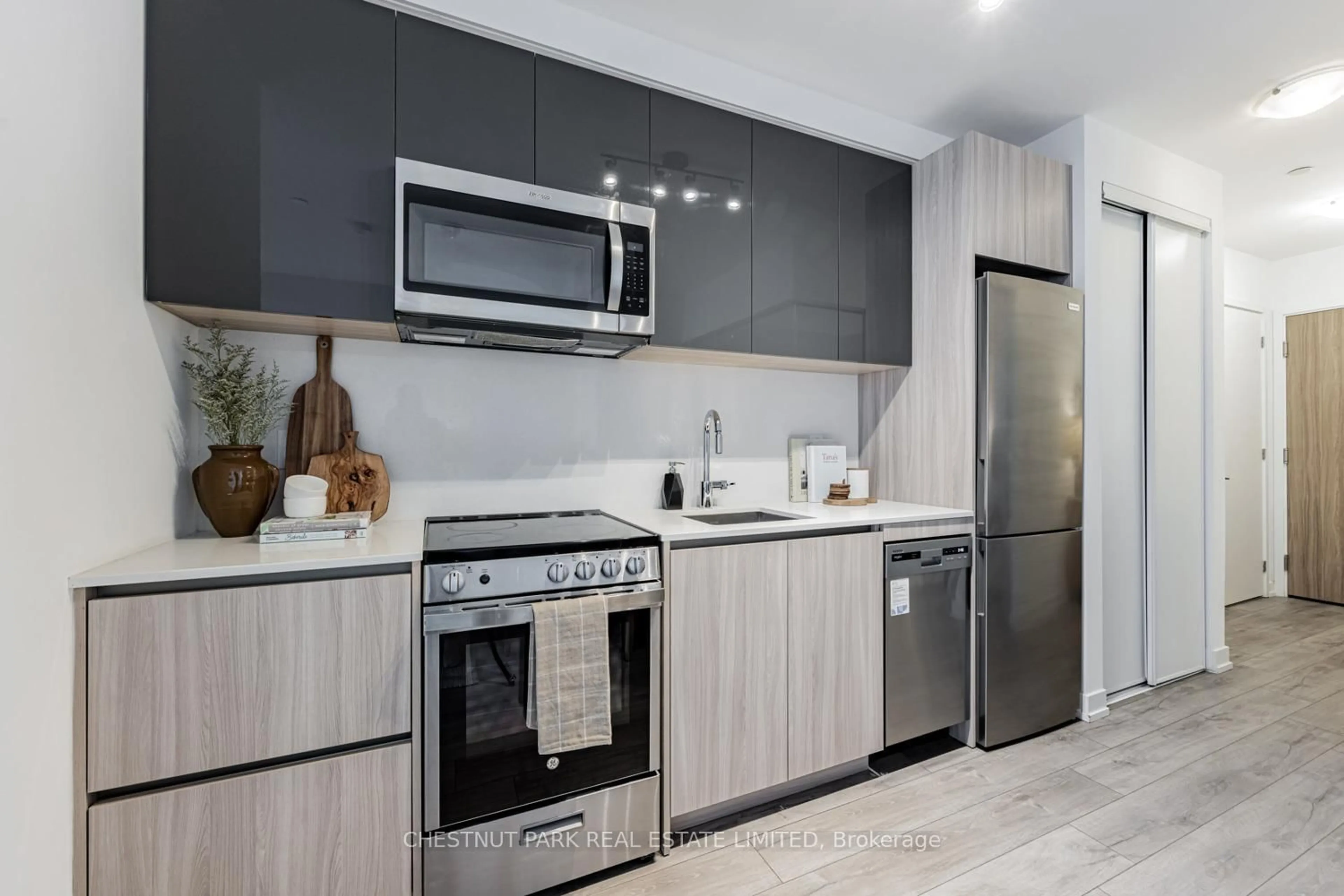 Standard kitchen, unknown for 3100 Keele St #340, Toronto Ontario M3M 0E1