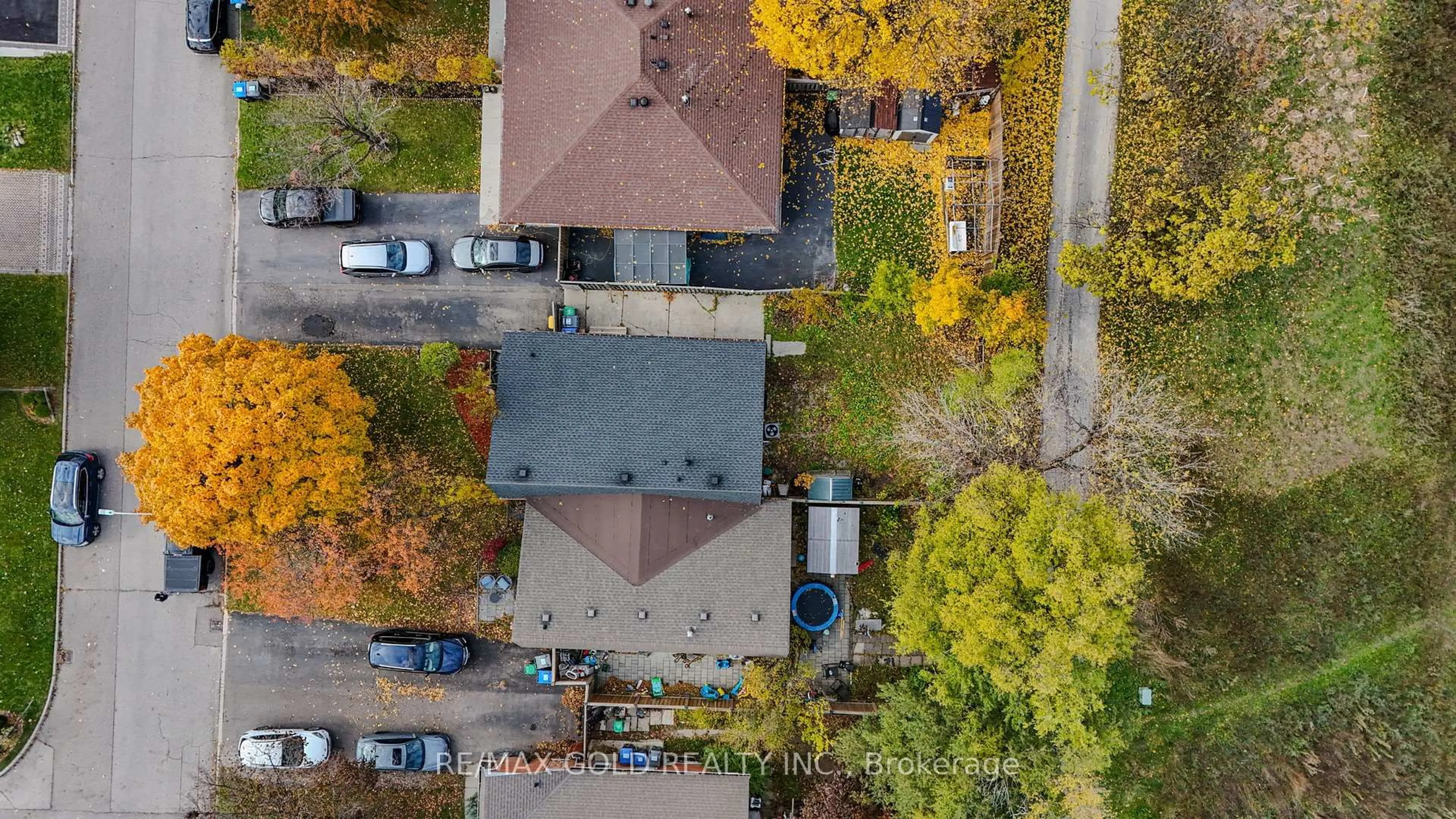 A pic from outside/outdoor area/front of a property/back of a property/a pic from drone, street for 4 Deeside Cres, Brampton Ontario L6T 3L7