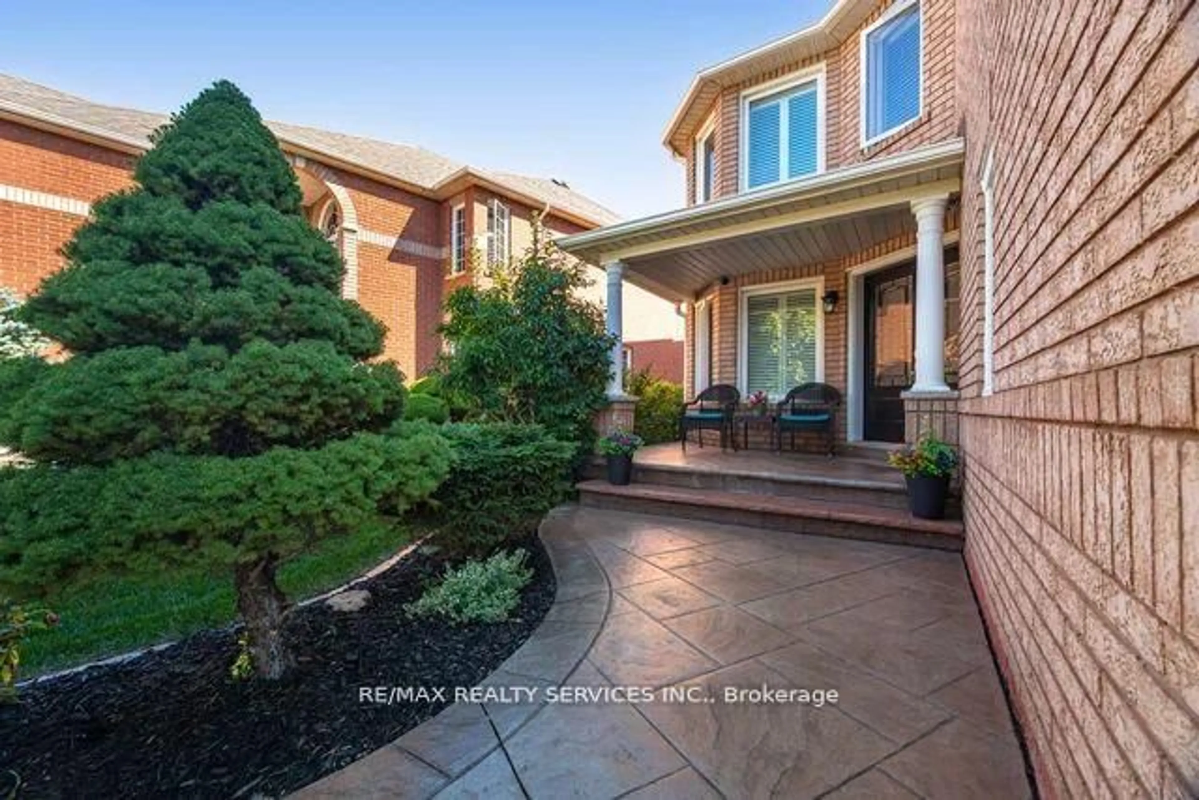 Unknown for 8 Barnes Crt, Brampton Ontario L7A 1J1