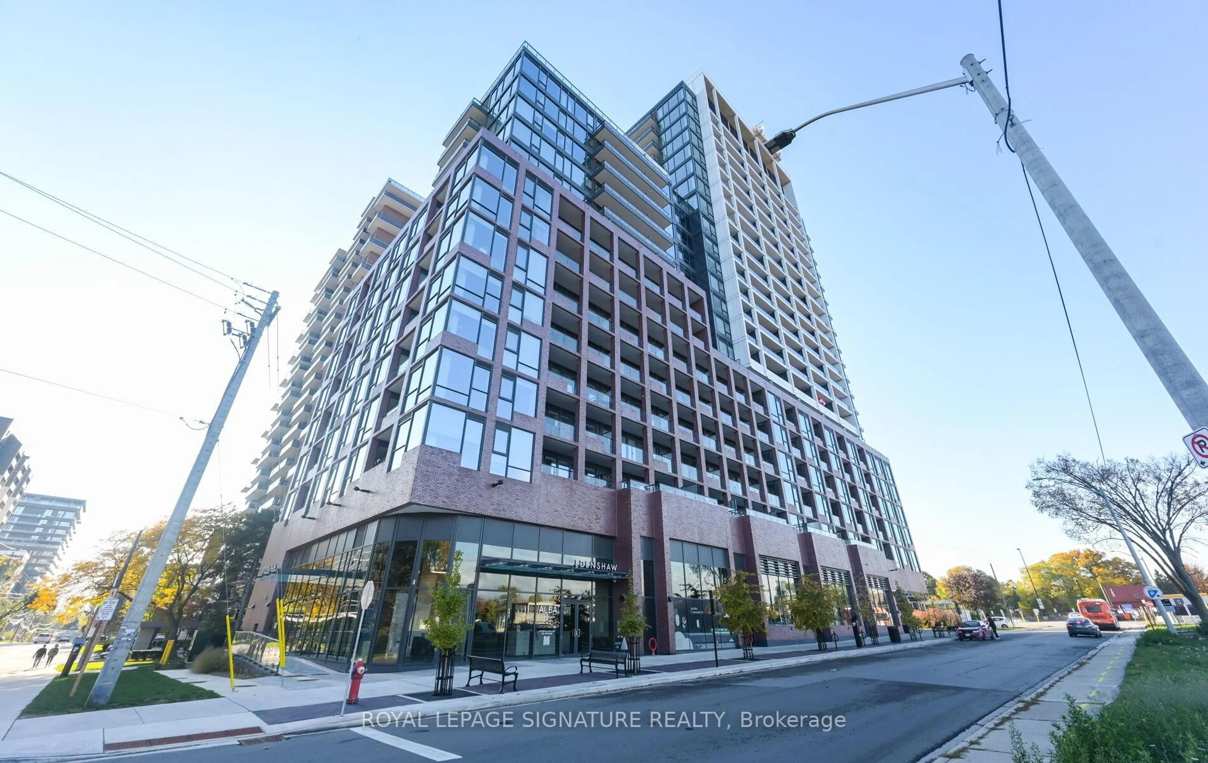 Indoor foyer for 28 Ann St #618, Mississauga Ontario L5G 3G1