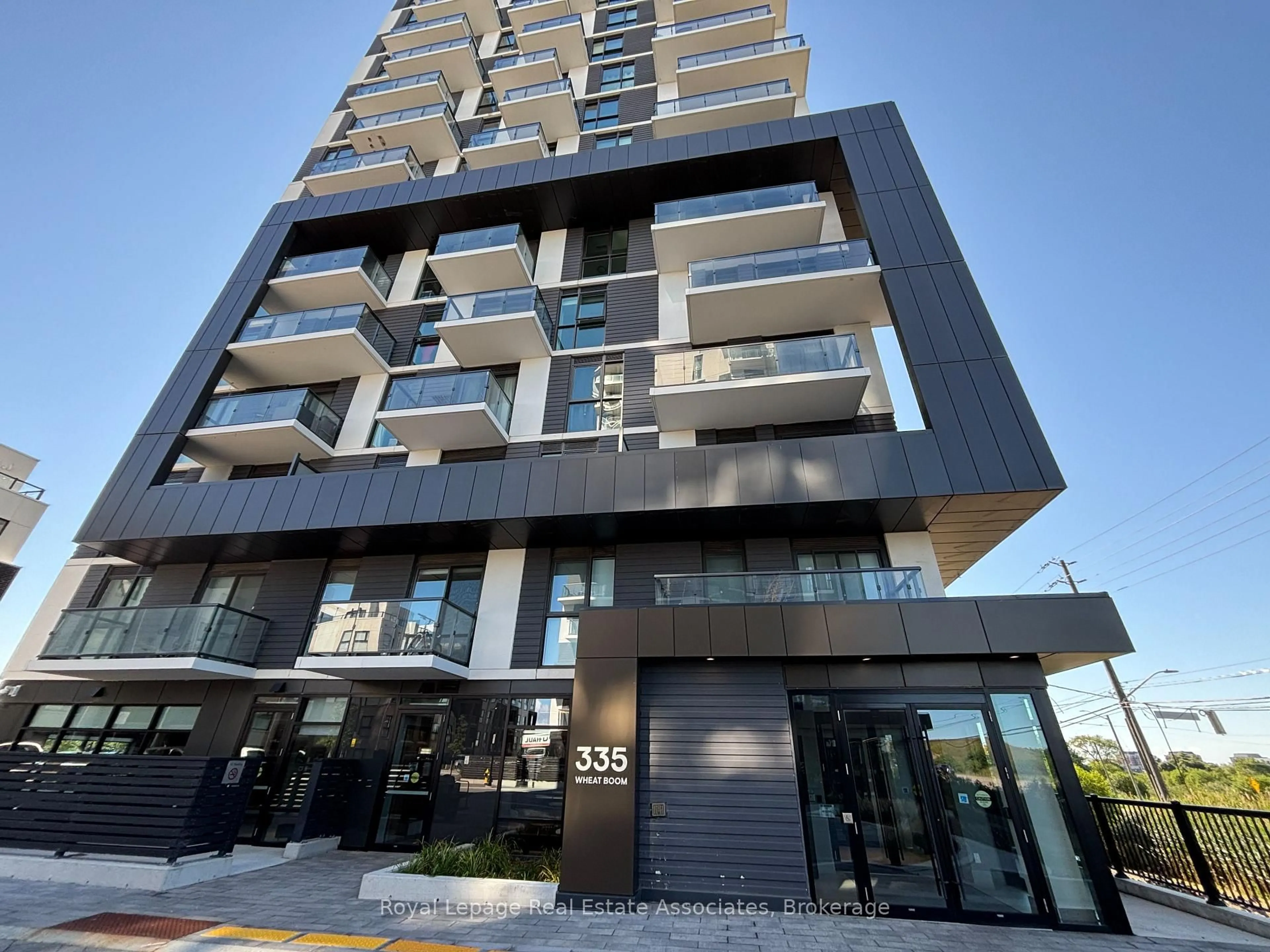 Indoor foyer for 335 Wheat Boom Dr #406, Oakville Ontario L6H 7Y1