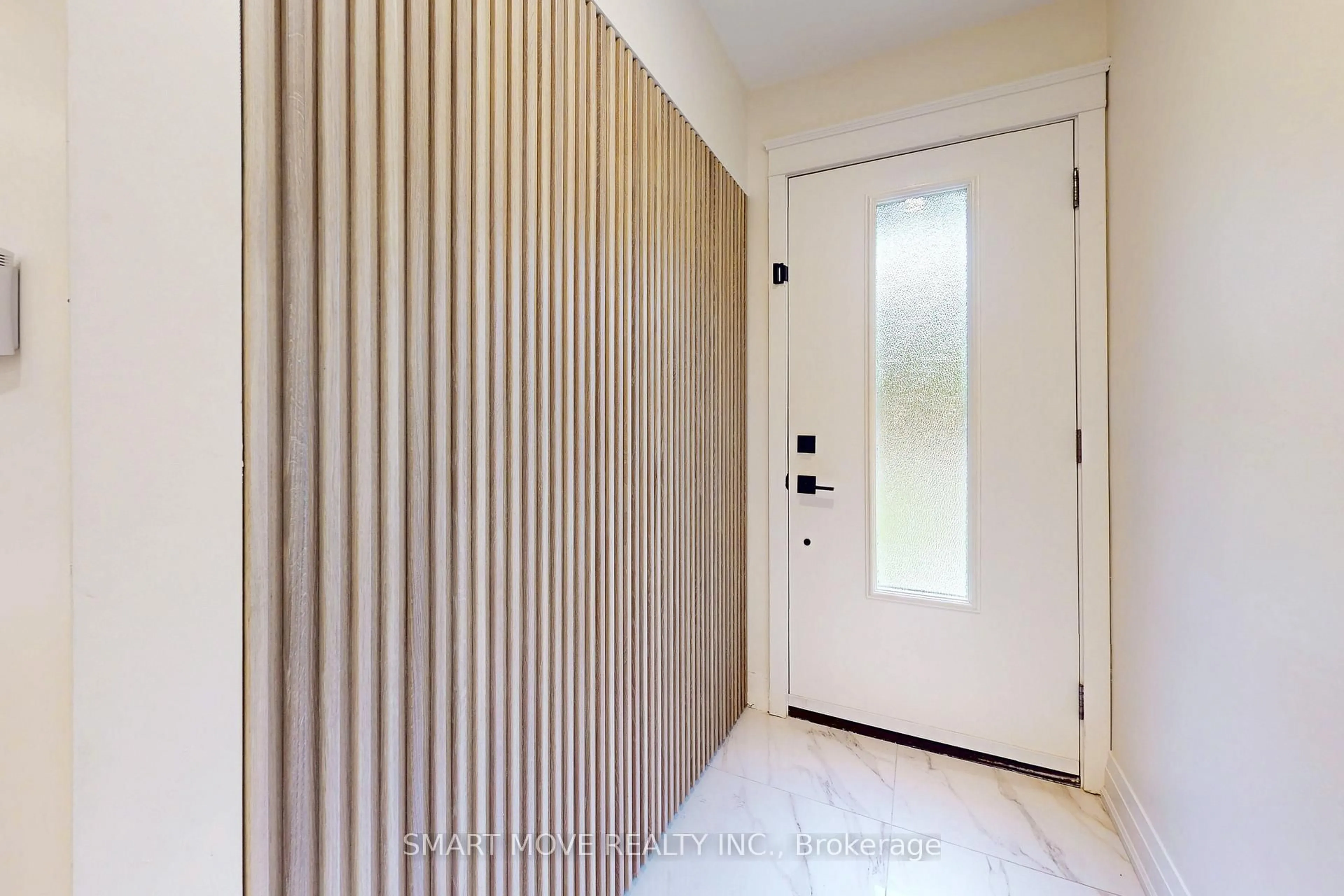 Indoor entryway for 32 Burnelm Dr, Toronto Ontario M9B 4N3