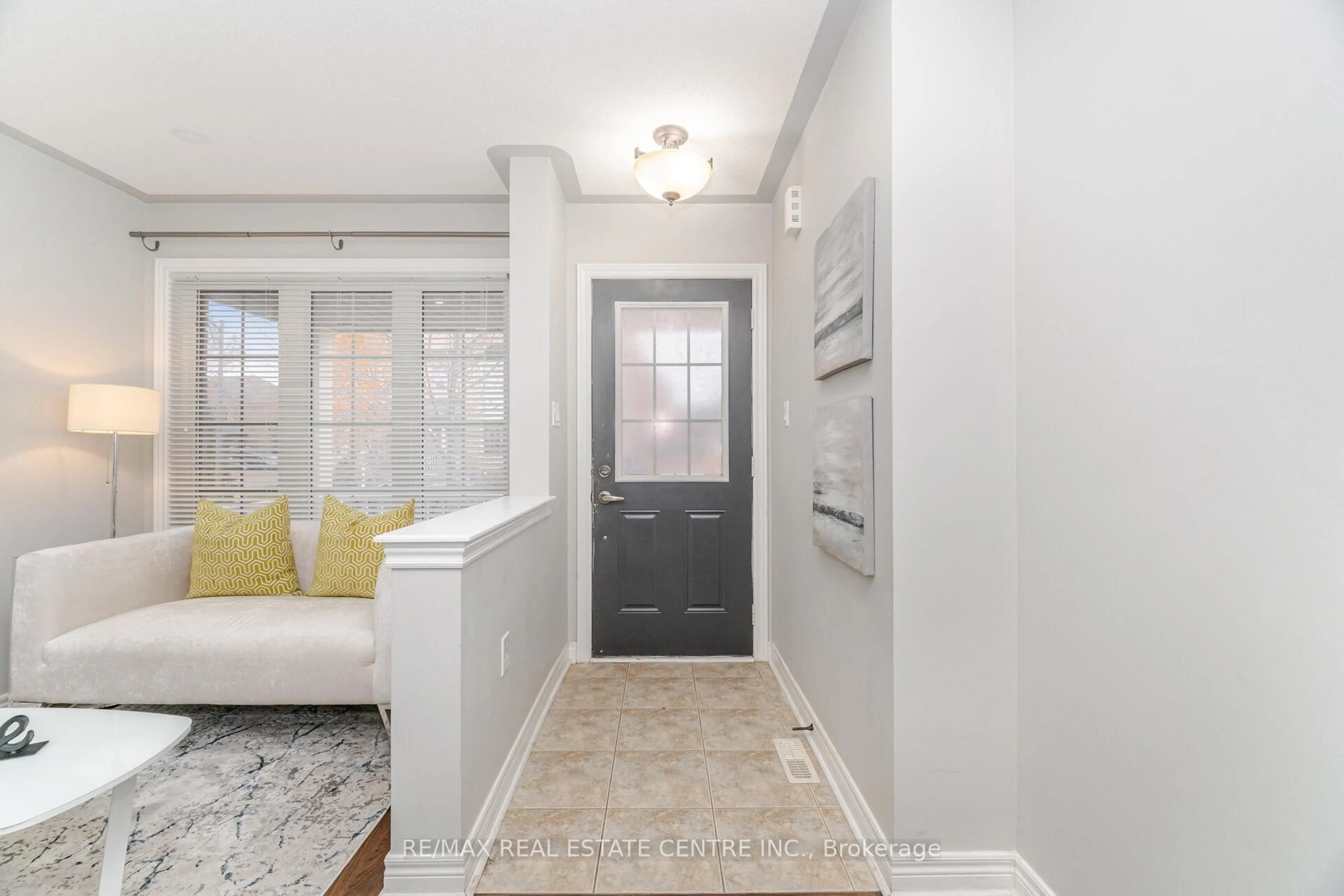 Indoor entryway for 236 Giddings Cres, Milton Ontario L9T 7A7