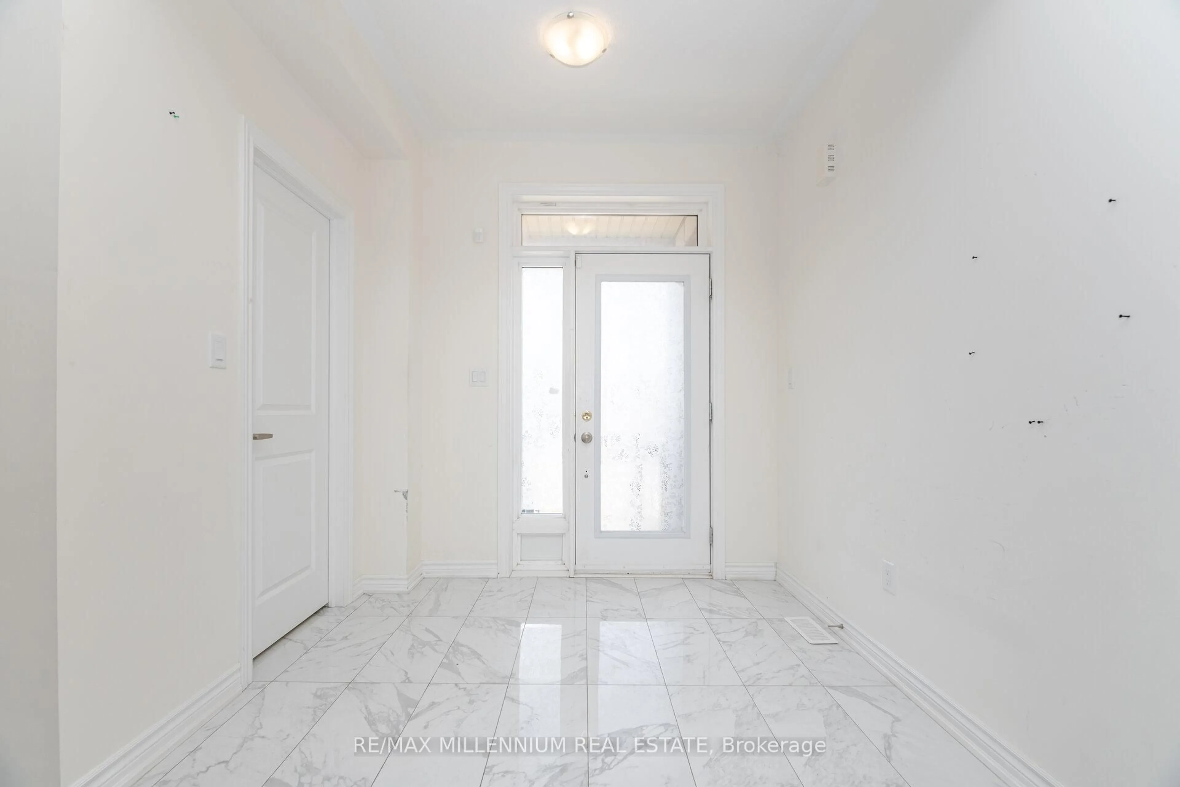 Indoor entryway for 3 Neil Prom, Caledon Ontario L7C 4H6