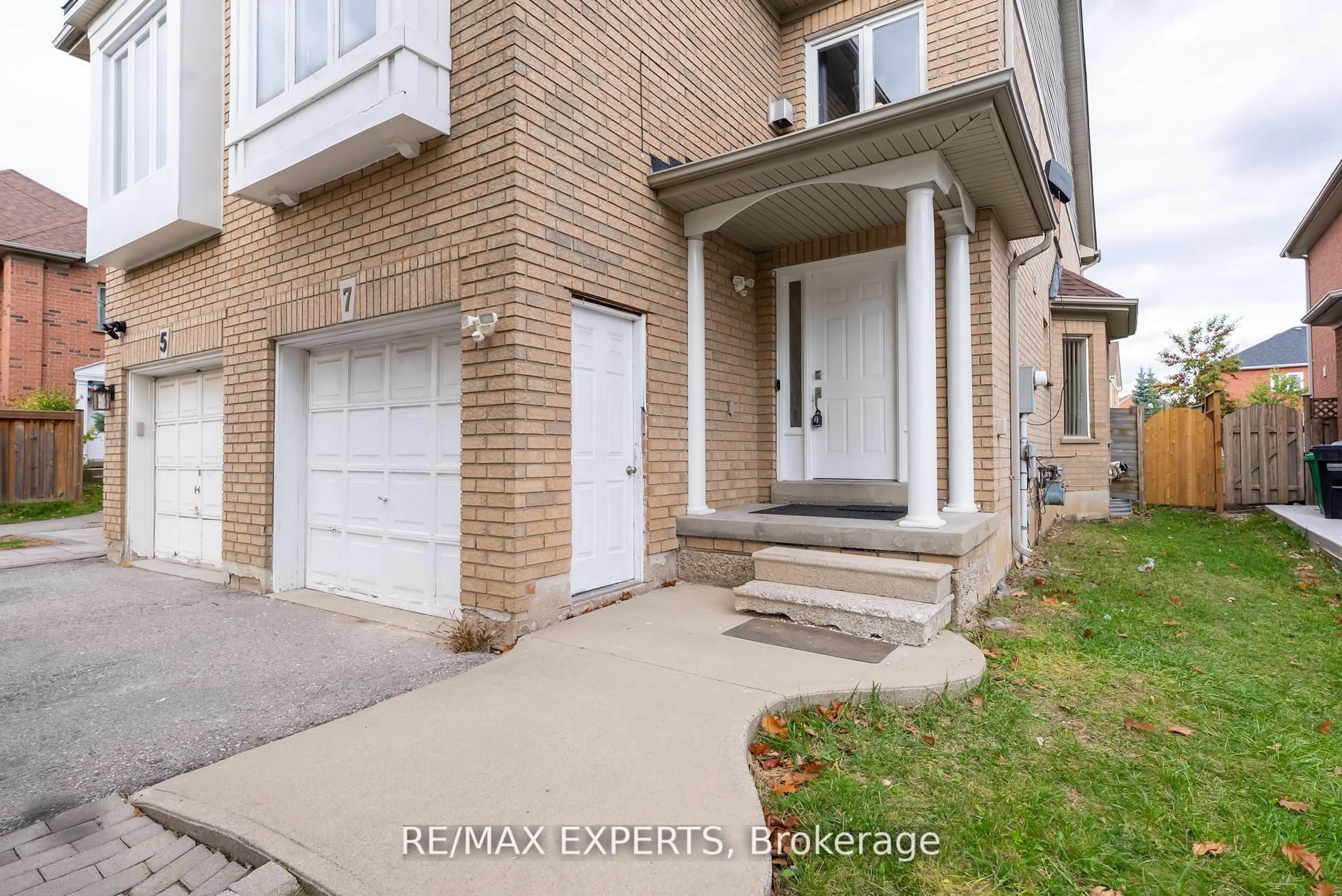 Home with brick exterior material, street for 7 Yellow Brick Rd, Brampton Ontario L6V 4K7