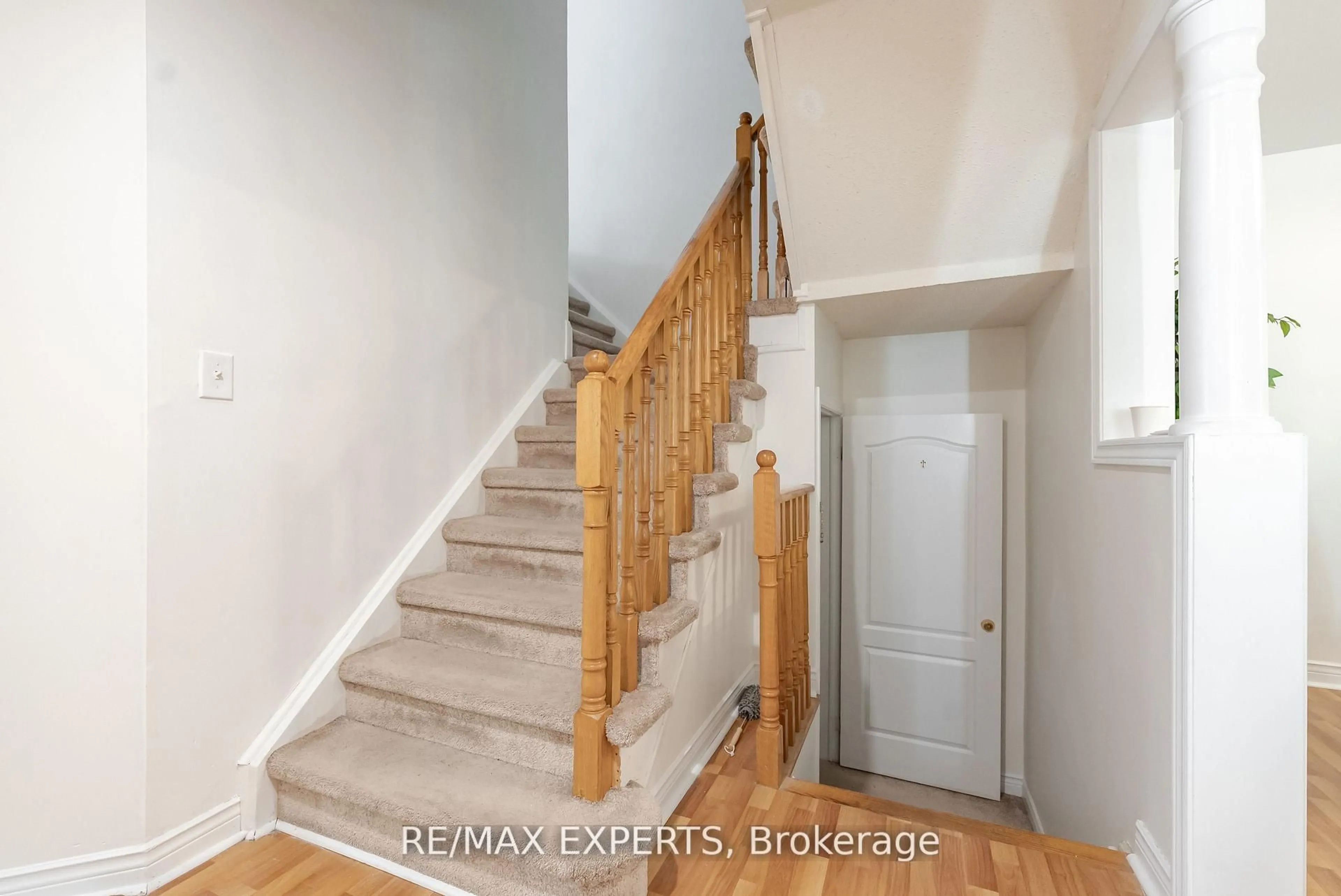 Indoor entryway for 7 Yellow Brick Rd, Brampton Ontario L6V 4K7