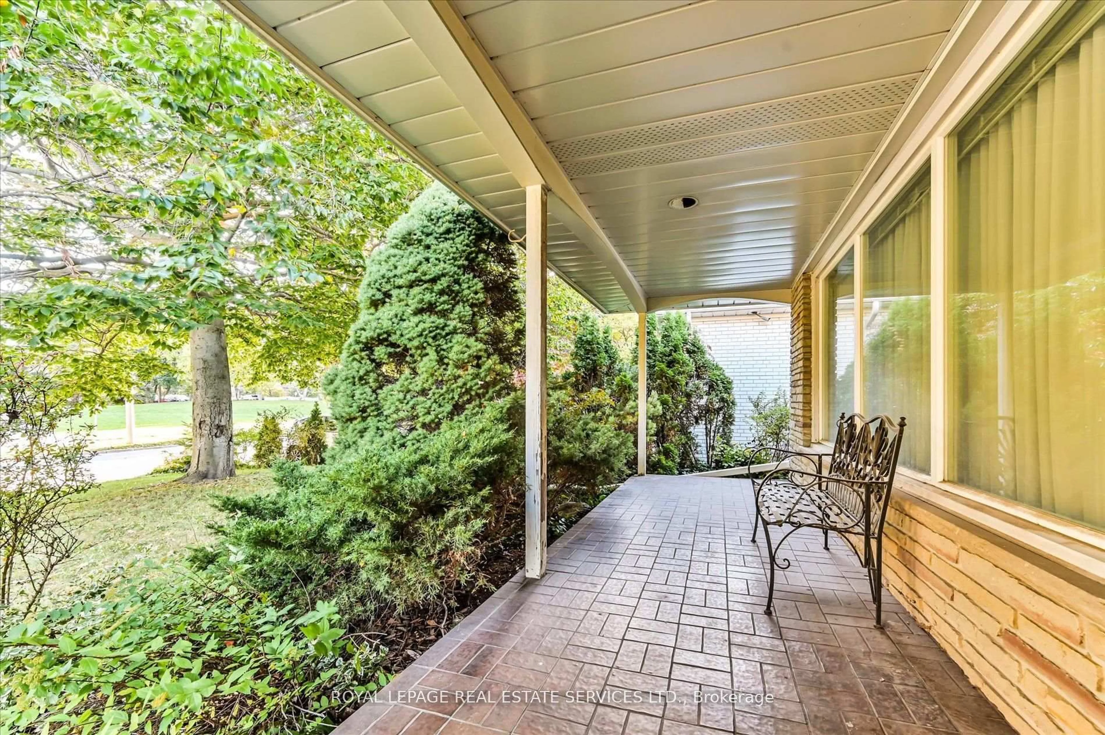 Patio, street for 20 Widdicombe Hill, Toronto Ontario M9R 1B3