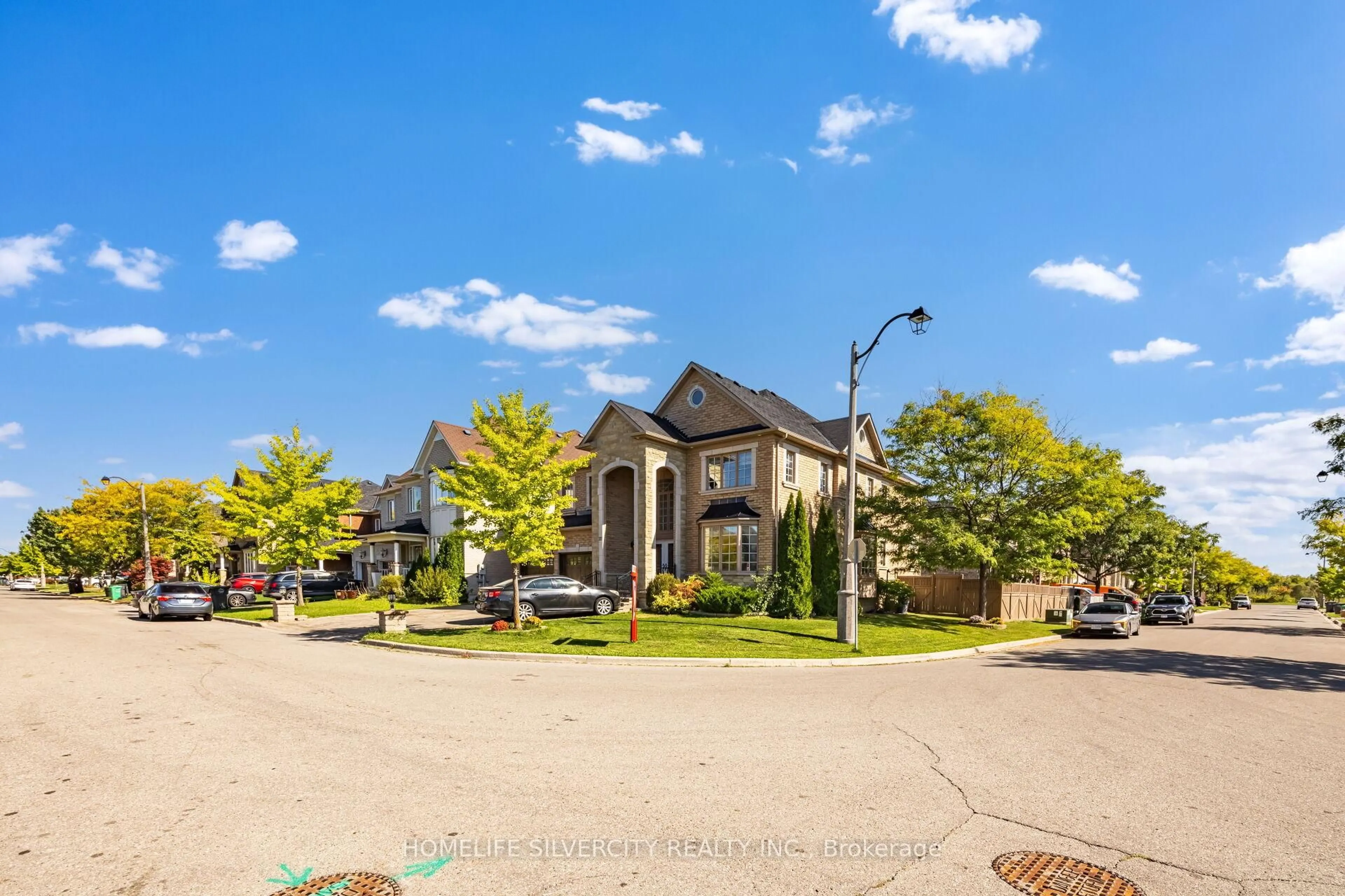 A pic from outside/outdoor area/front of a property/back of a property/a pic from drone, street for 29 Sagebrook Rd, Brampton Ontario L6P 2Y5