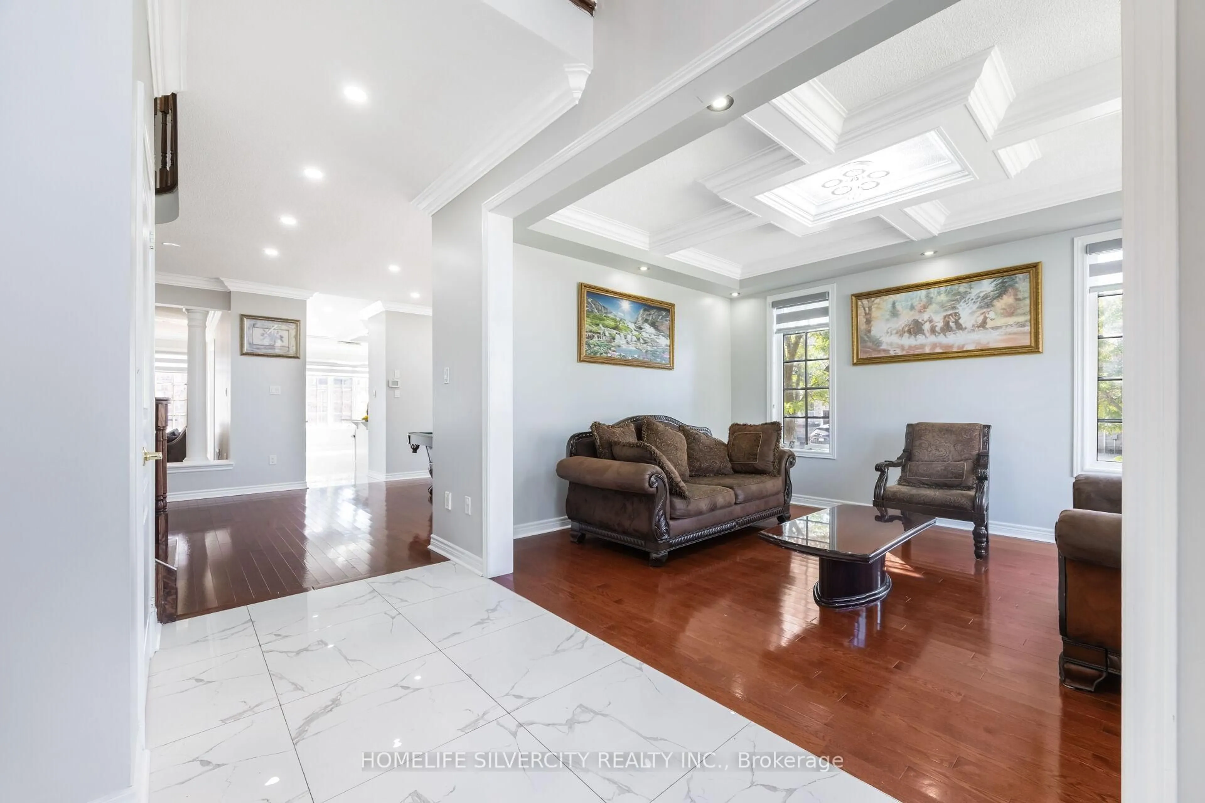 Indoor foyer for 29 Sagebrook Rd, Brampton Ontario L6P 2Y5