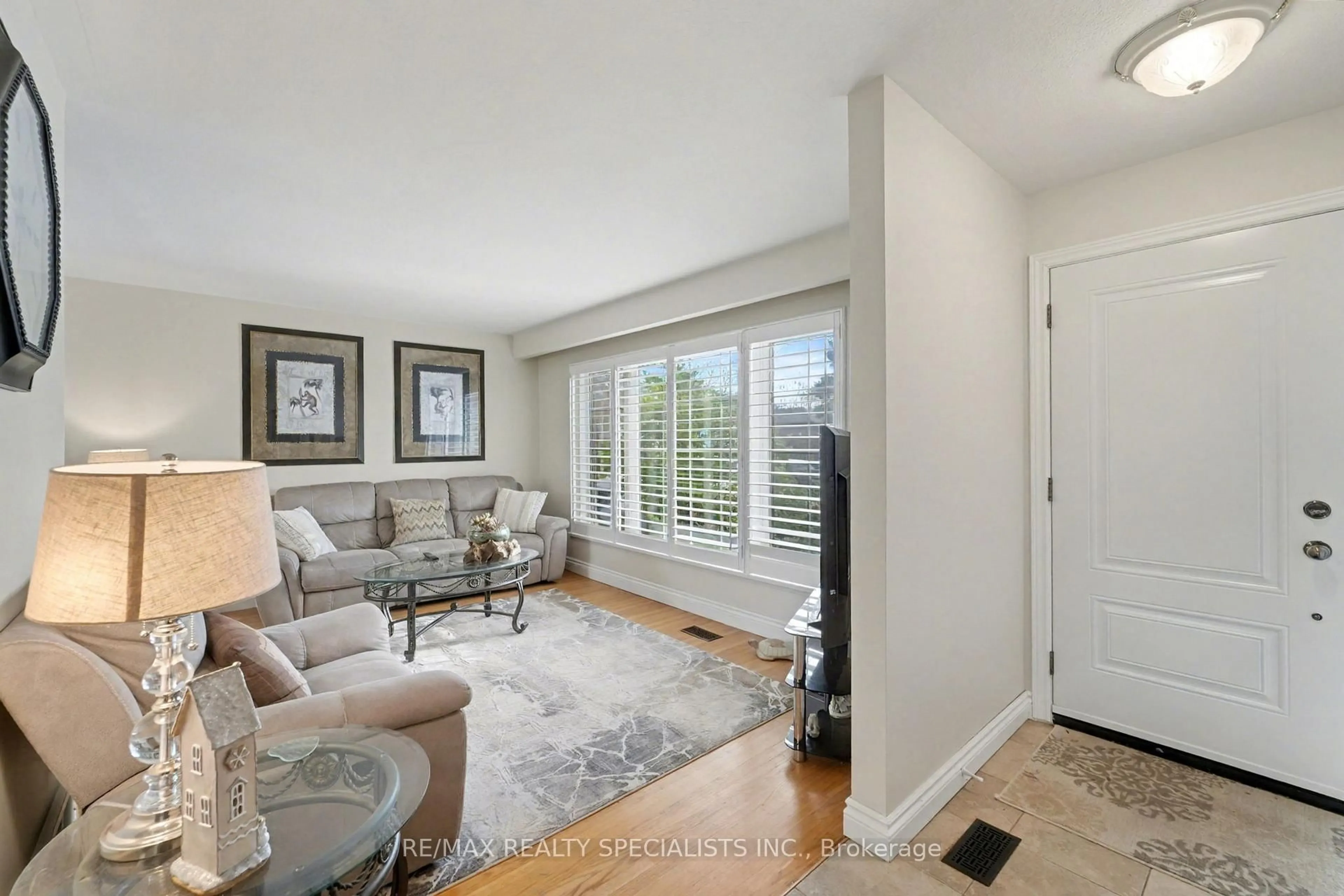 Living room with furniture, unknown for 2 Chesterfield Rd, Brampton Ontario L6W 1K9