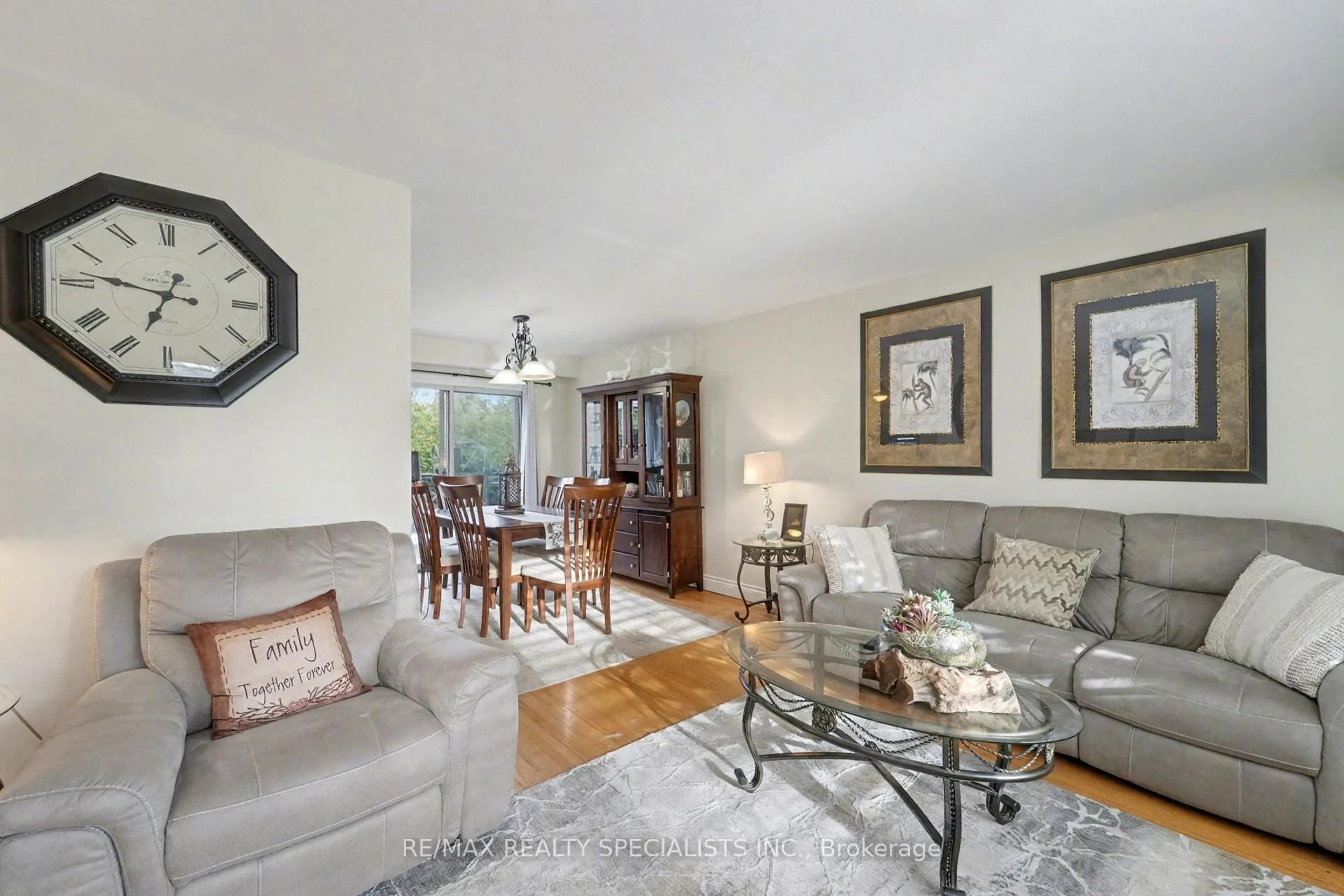 Living room with furniture, unknown for 2 Chesterfield Rd, Brampton Ontario L6W 1K9