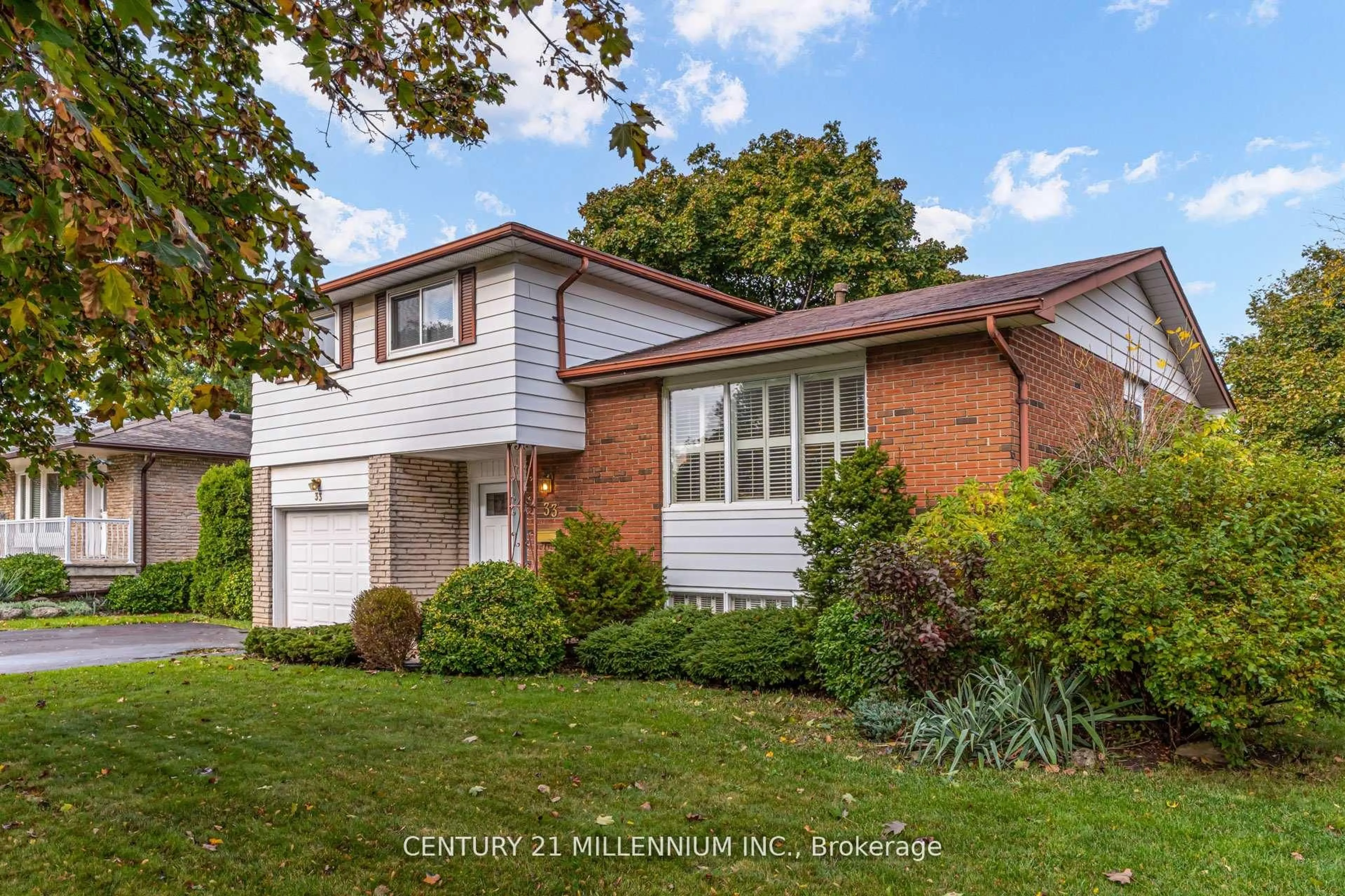 Home with brick exterior material, street for 33 Trotters Lane, Brampton Ontario L6Y 1B5