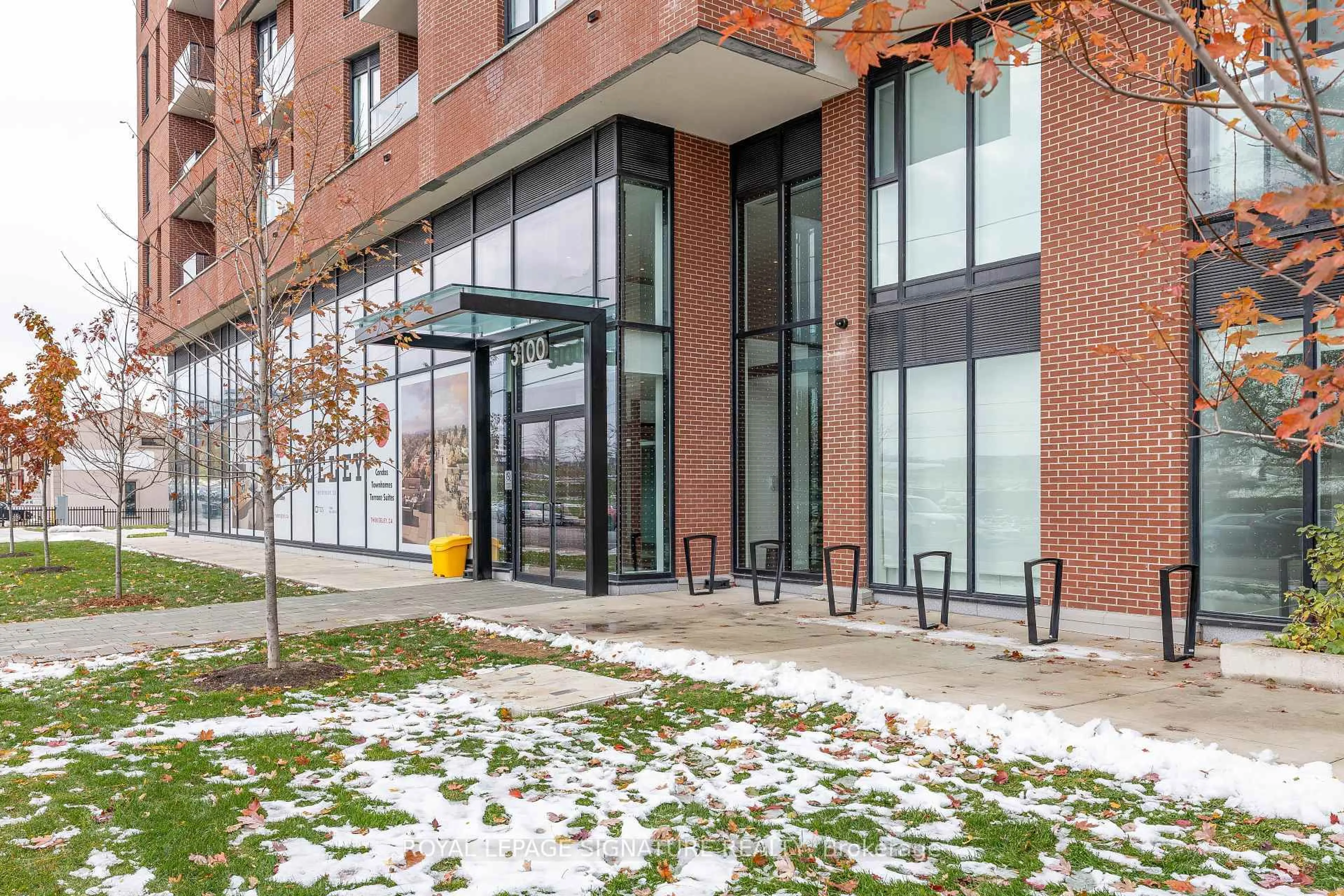 Indoor foyer for 3100 Keele St #708, Toronto Ontario M3M 0E1