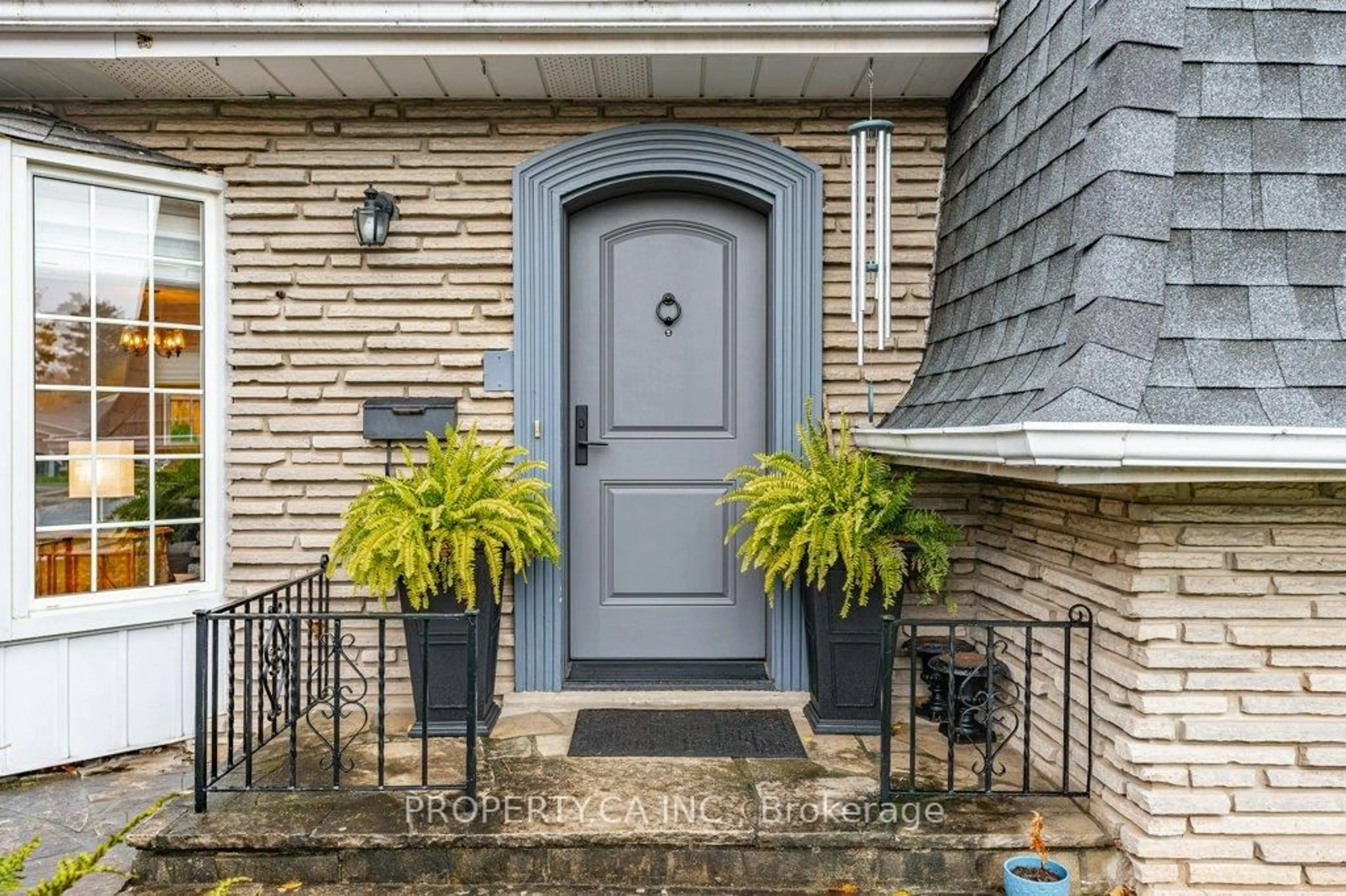 Indoor entryway for 4367 Kerry Dr, Burlington Ontario L7L 1W2