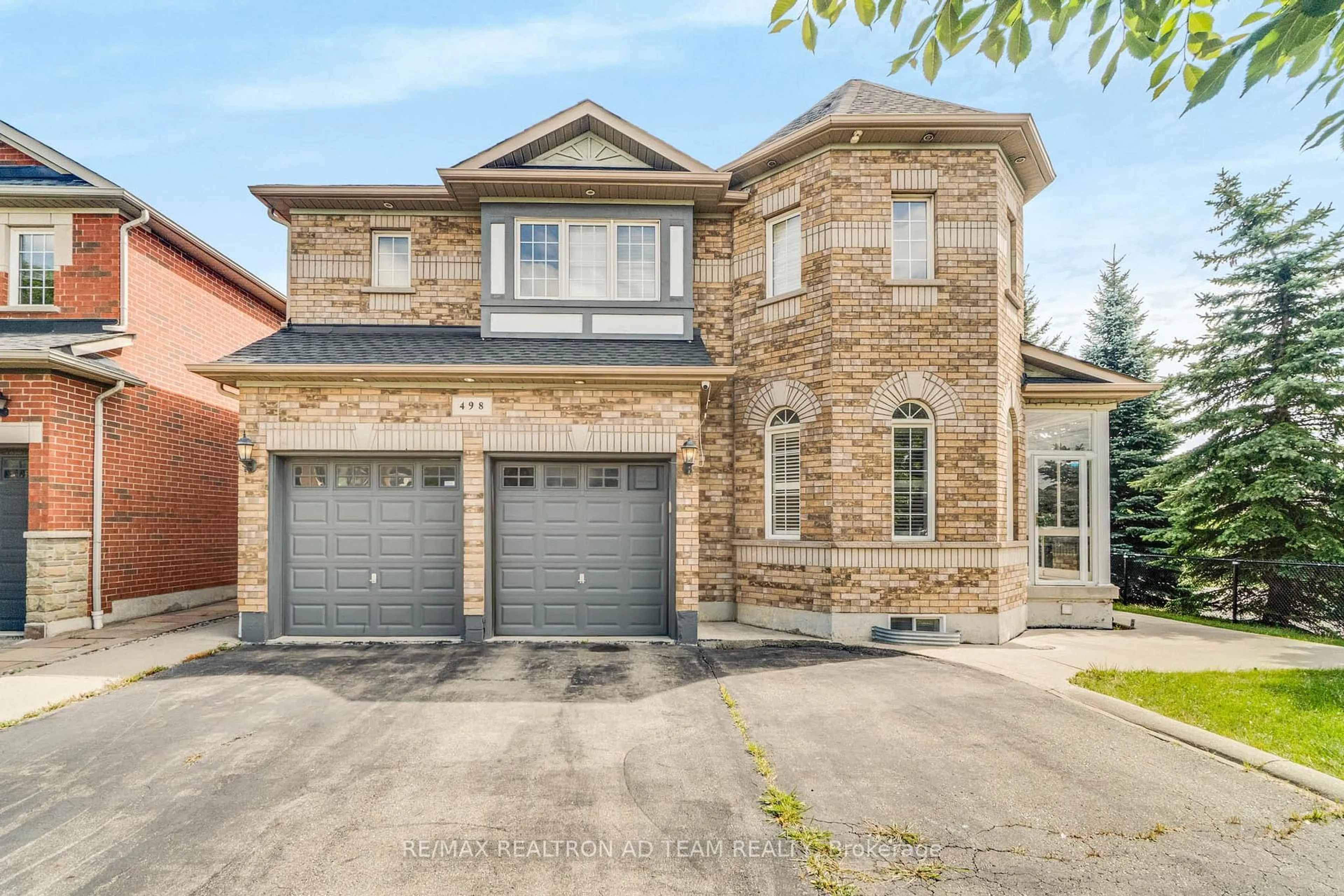 Home with brick exterior material, street for 498 Tremblant Crt, Mississauga Ontario L5W 1P4