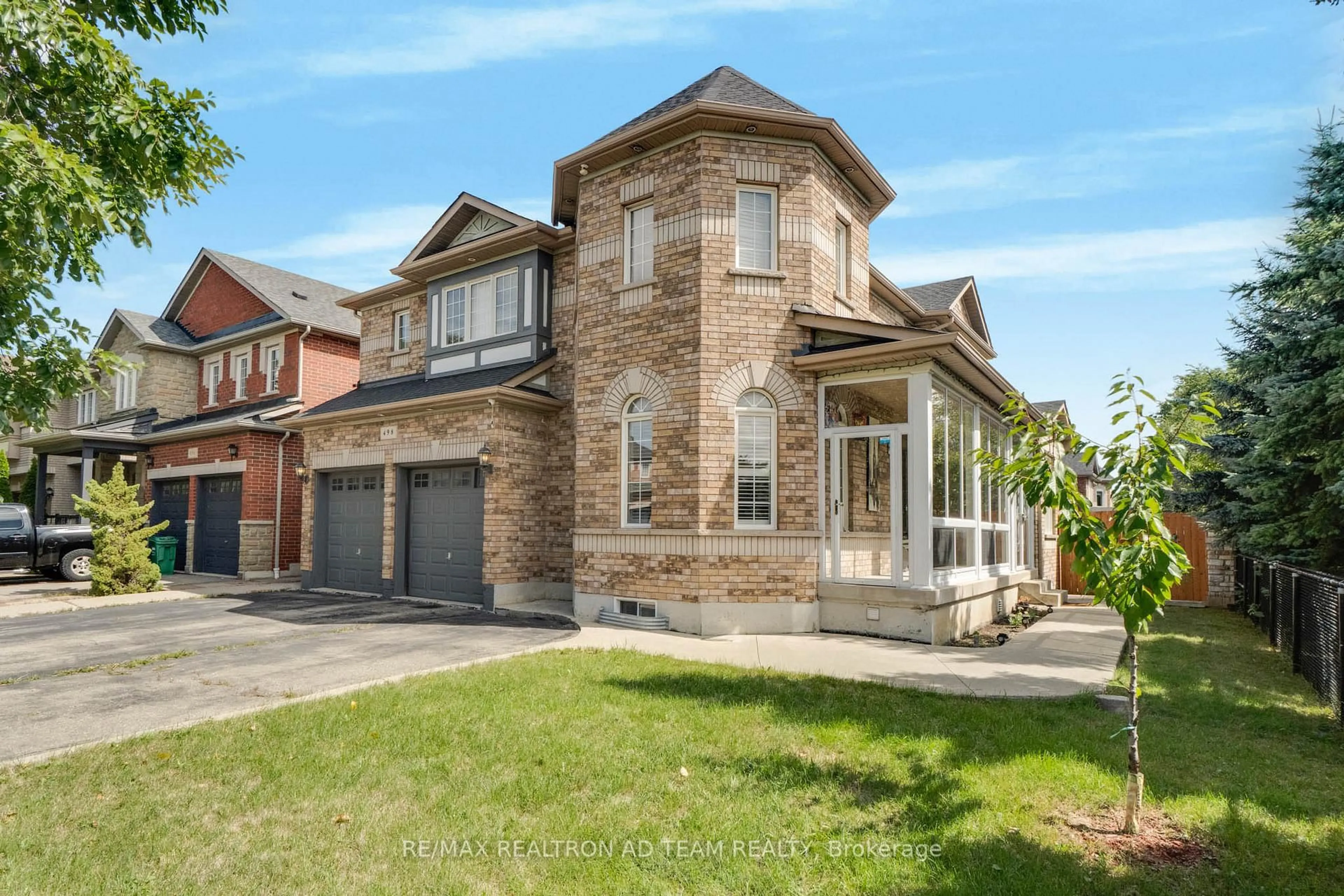Home with brick exterior material, street for 498 Tremblant Crt, Mississauga Ontario L5W 1P4