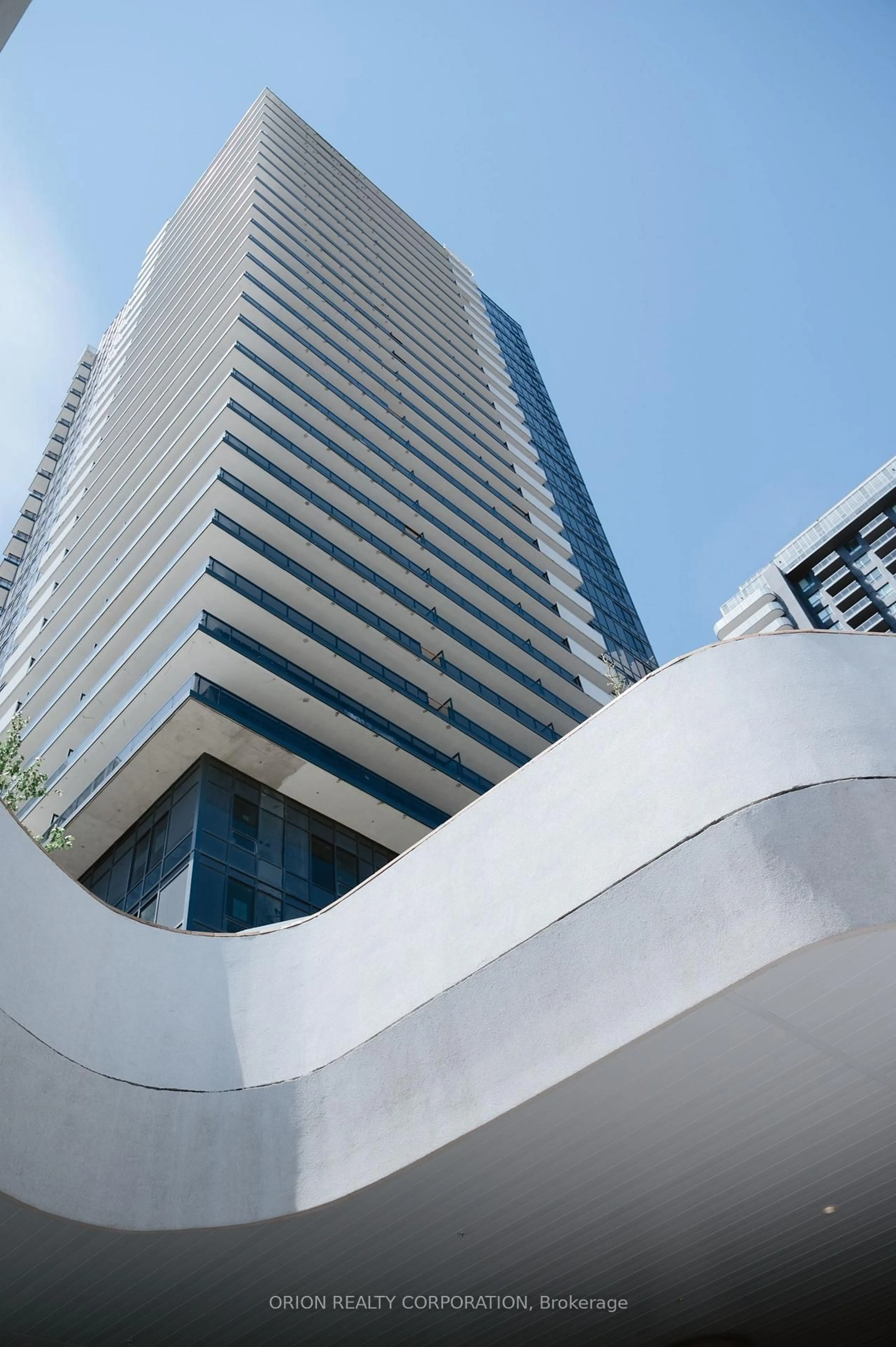 Indoor foyer for 5105 Hurontario St #A-3309, Mississauga Ontario L4Z 3X7