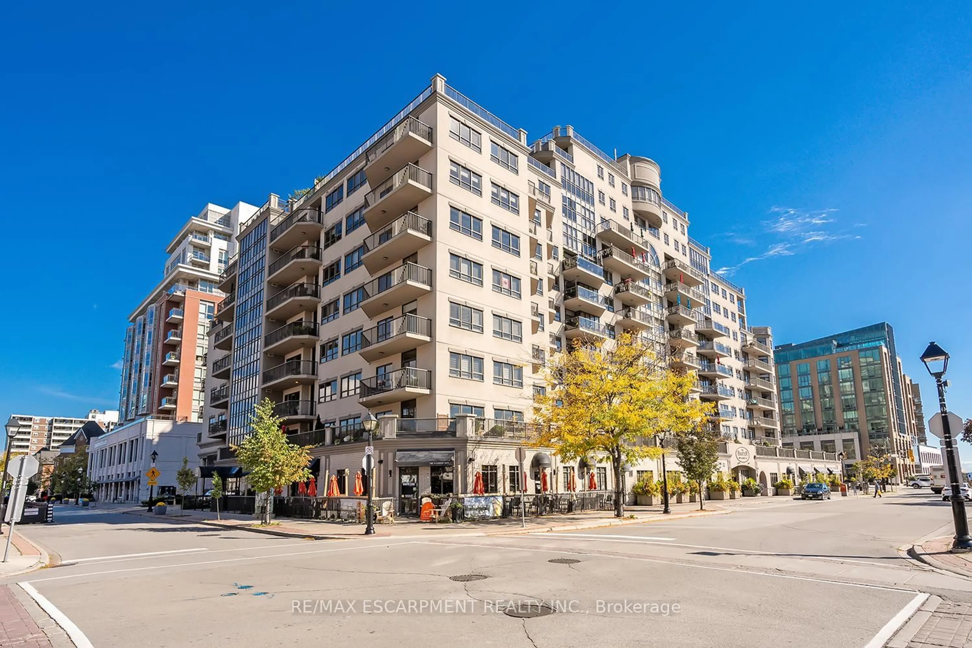 Patio, street for 399 Elizabeth St #210, Burlington Ontario L7R 0A4