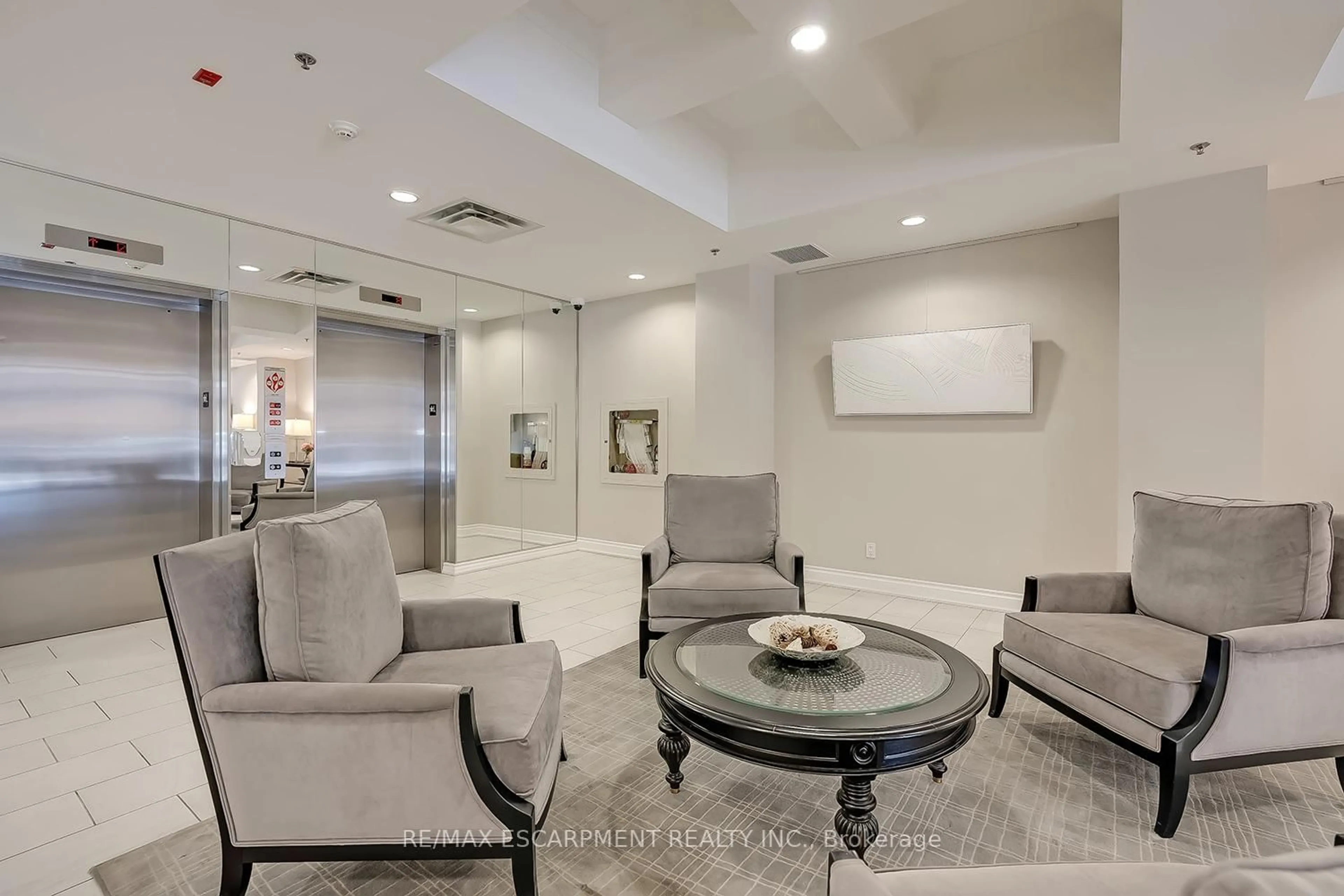 Unknown for 399 Elizabeth St #210, Burlington Ontario L7R 0A4