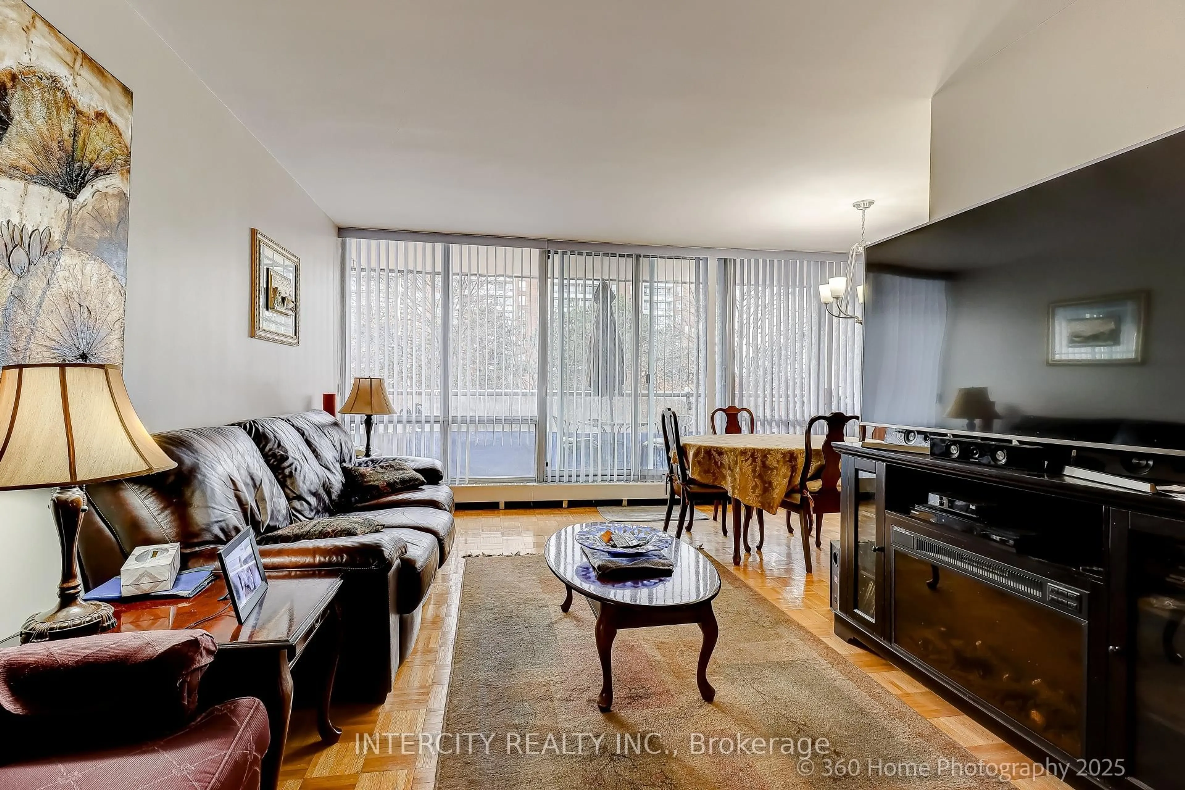 Living room with furniture, wood/laminate floor for 24 Four Winds Dr #314, Toronto Ontario M3J 1K8