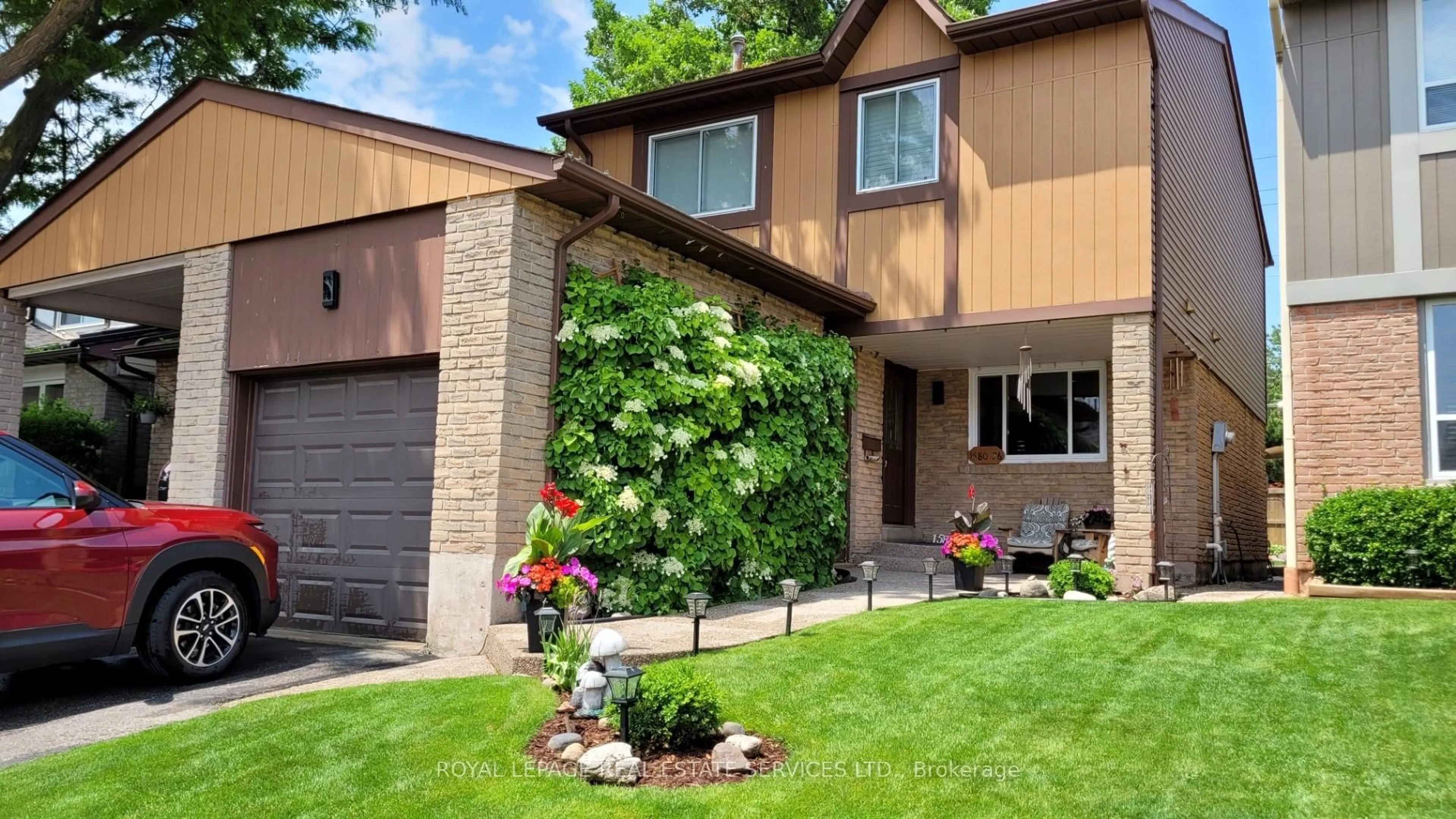 Home with brick exterior material, street for 1580 Lancaster Dr #26, Oakville Ontario L6H 2Z5