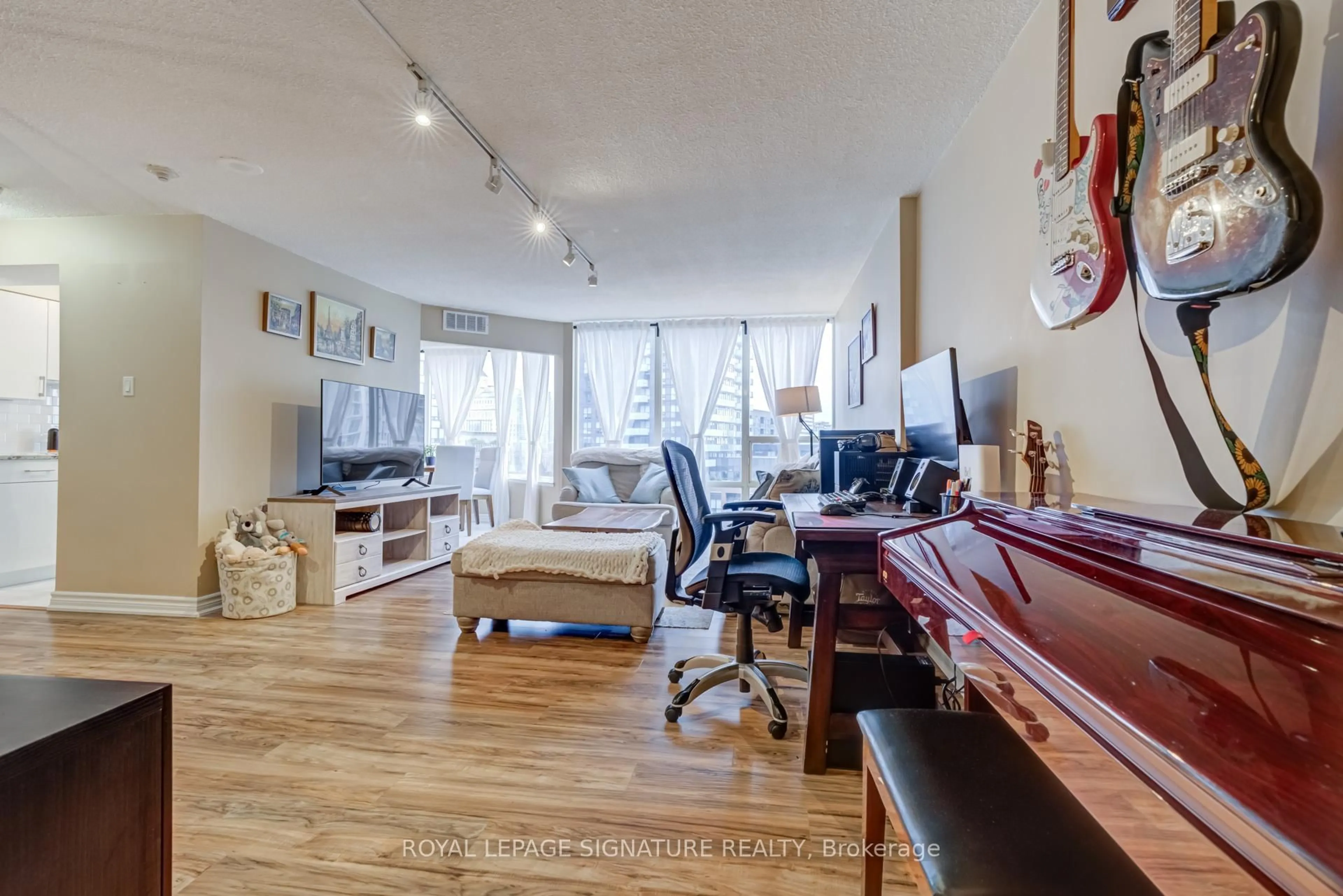 Living room with furniture, wood/laminate floor for 350 Rathburn Rd #1001, Mississauga Ontario L5B 3Y2