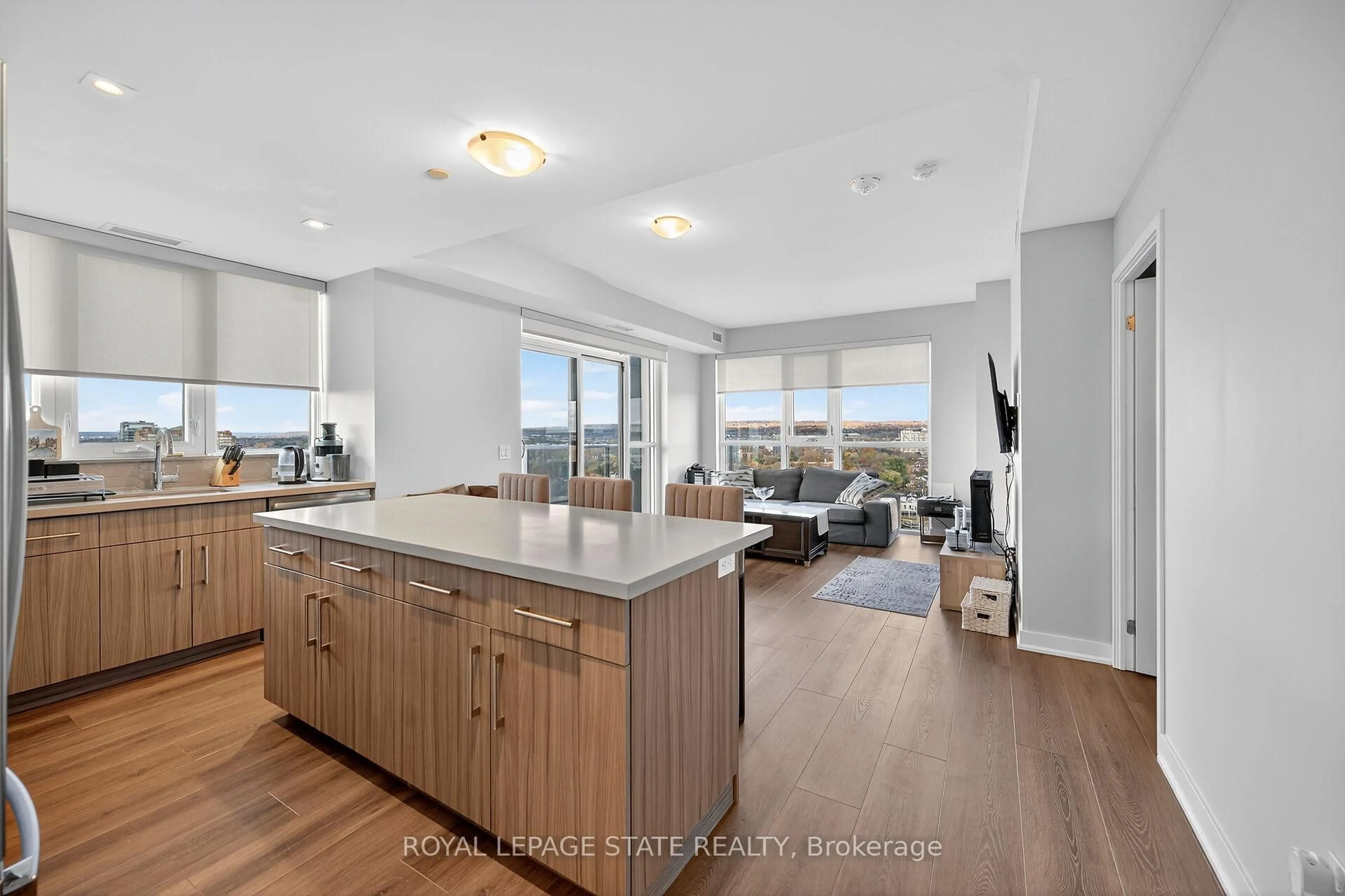 Open concept kitchen, unknown for 2007 James St #1707, Burlington Ontario L7R 0G7