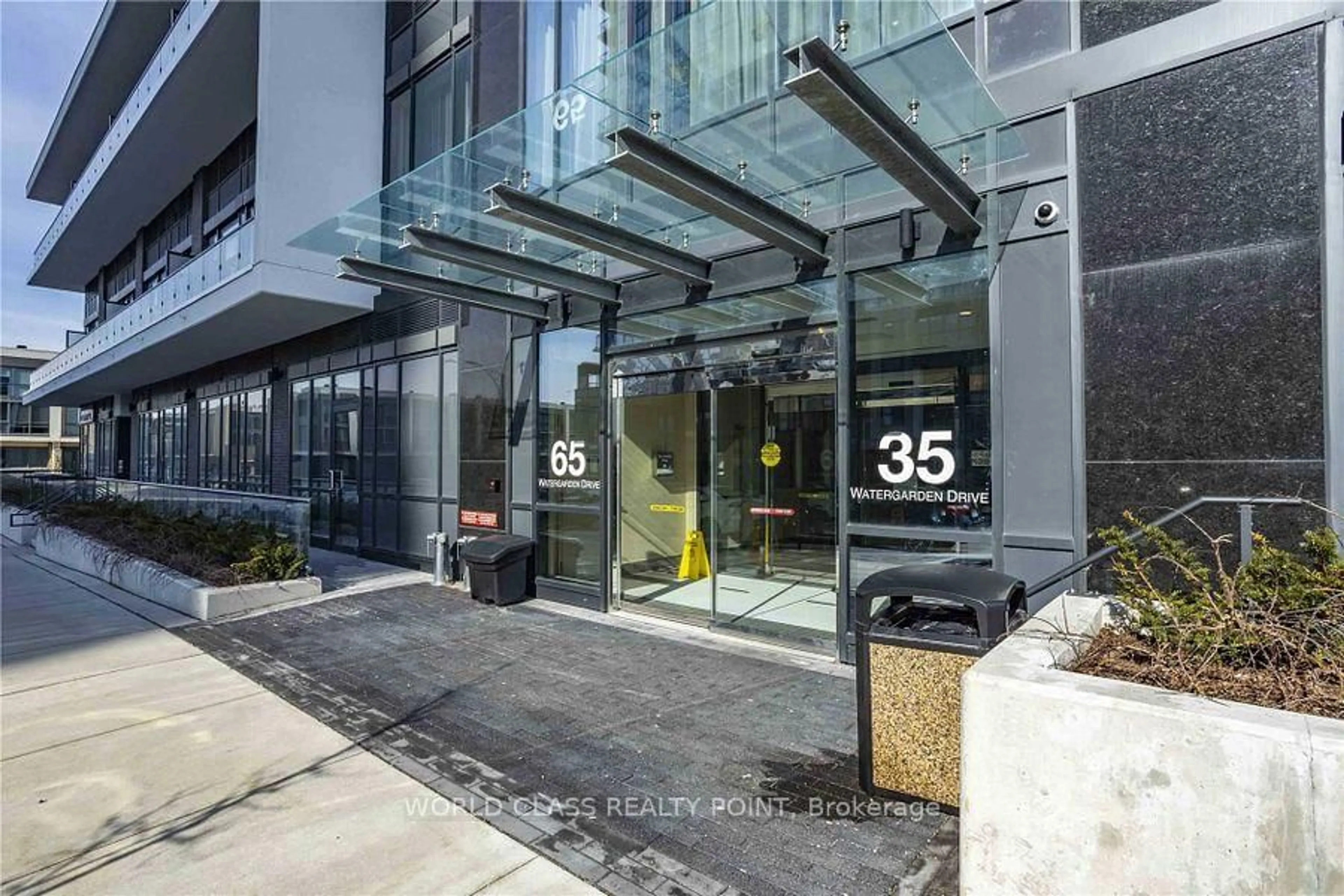 Indoor foyer for 35 Watergarden Dr #1415, Mississauga Ontario L5R 0G8