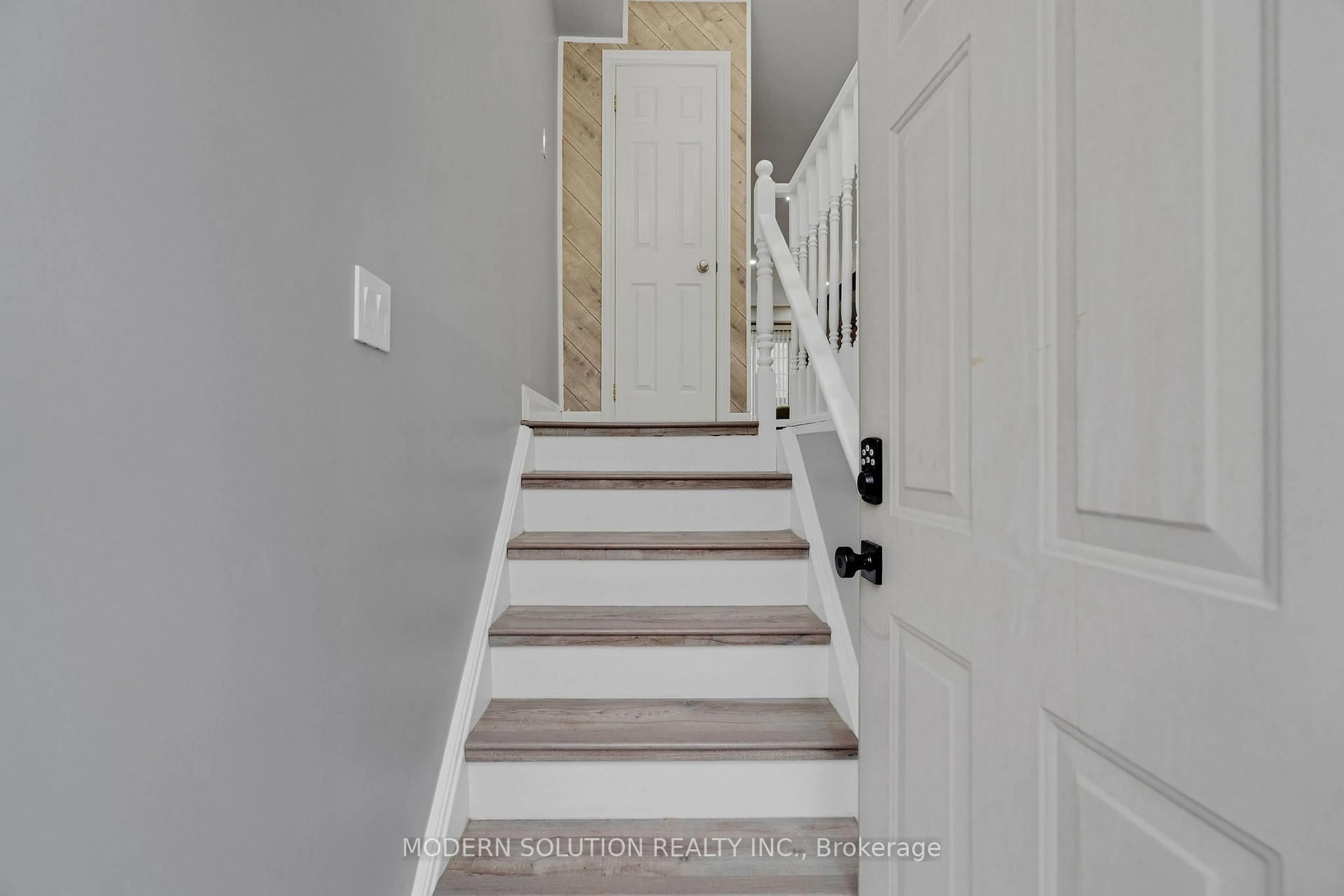 Stairs for 3480 Upper Middle Rd #29, Burlington Ontario L7M 4R7