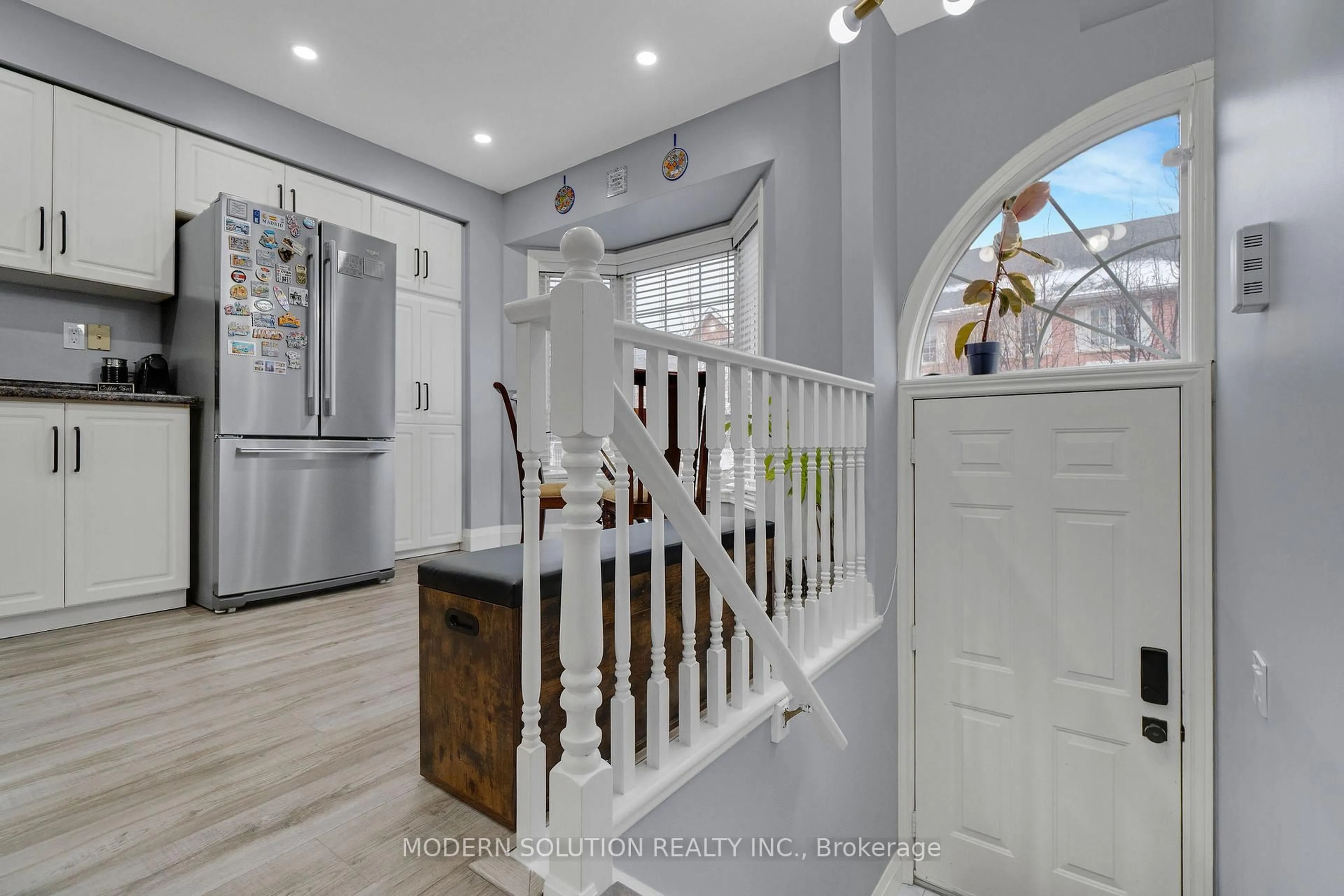 Indoor entryway for 3480 Upper Middle Rd #29, Burlington Ontario L7M 4R7