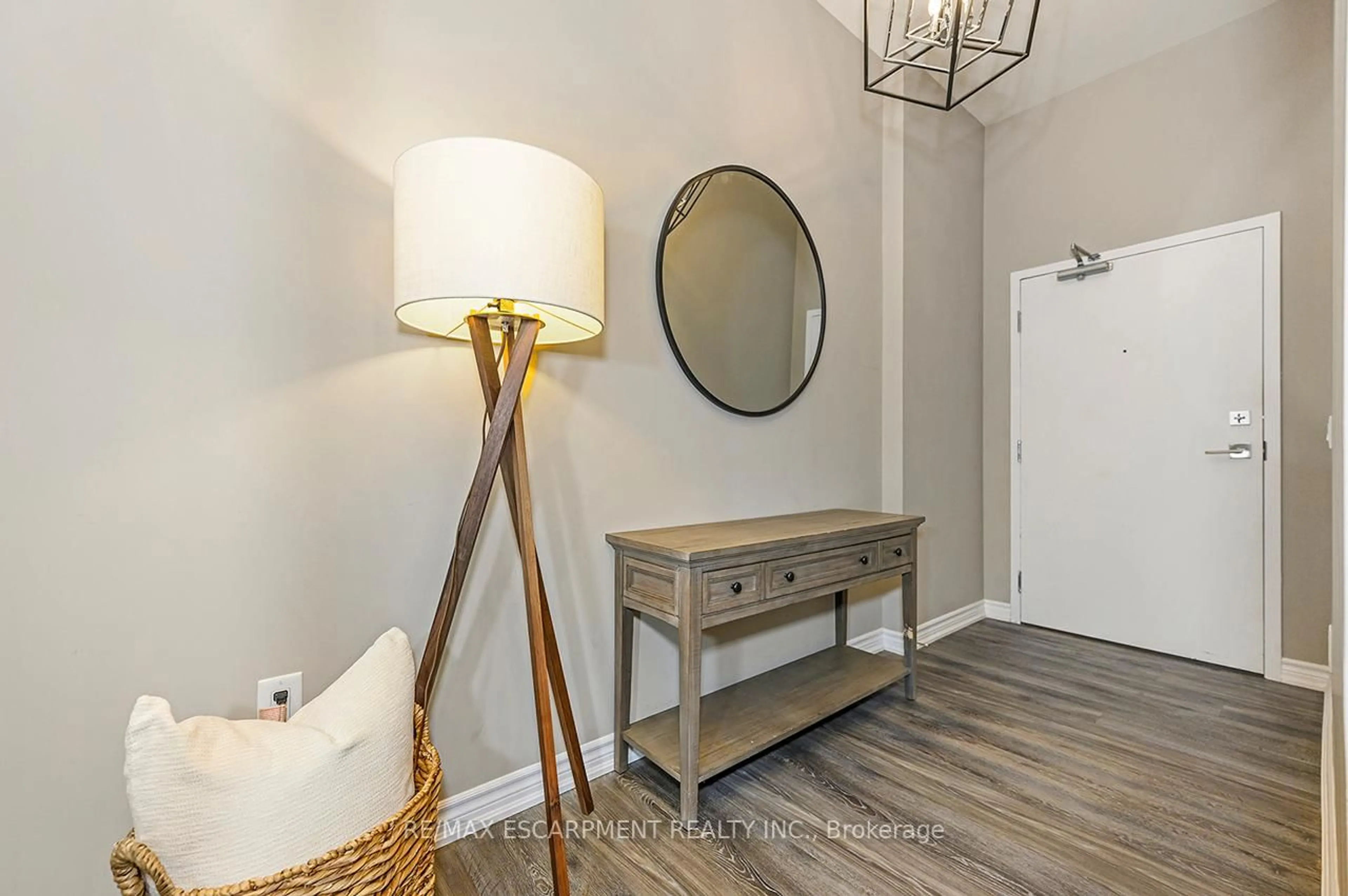 Indoor entryway for 716 Main St #1101, Milton Ontario L9T 3P6