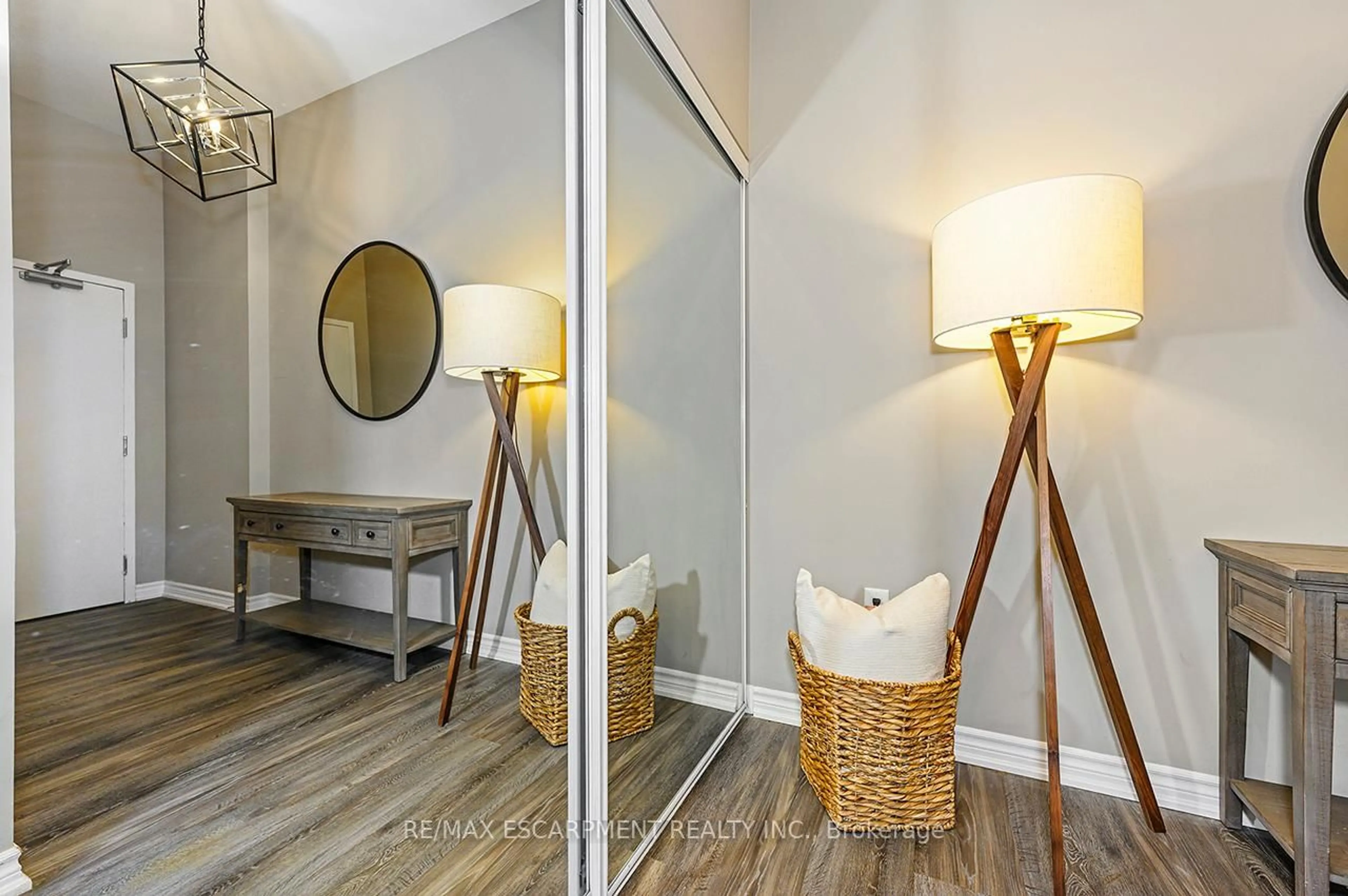 Indoor entryway for 716 Main St #1101, Milton Ontario L9T 3P6