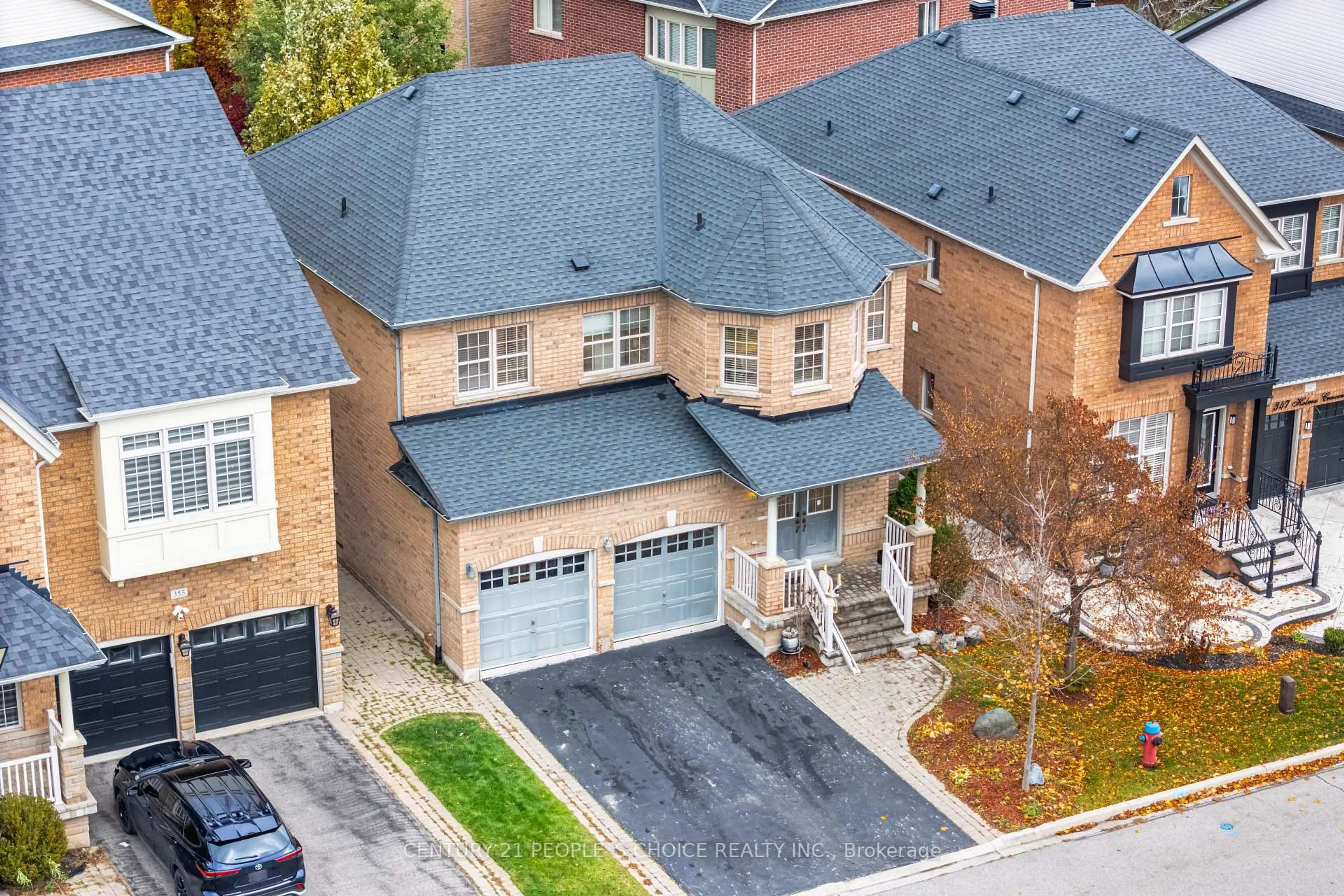 A pic from outside/outdoor area/front of a property/back of a property/a pic from drone, street for 351 Holmes Cres, Milton Ontario L9T 0T4