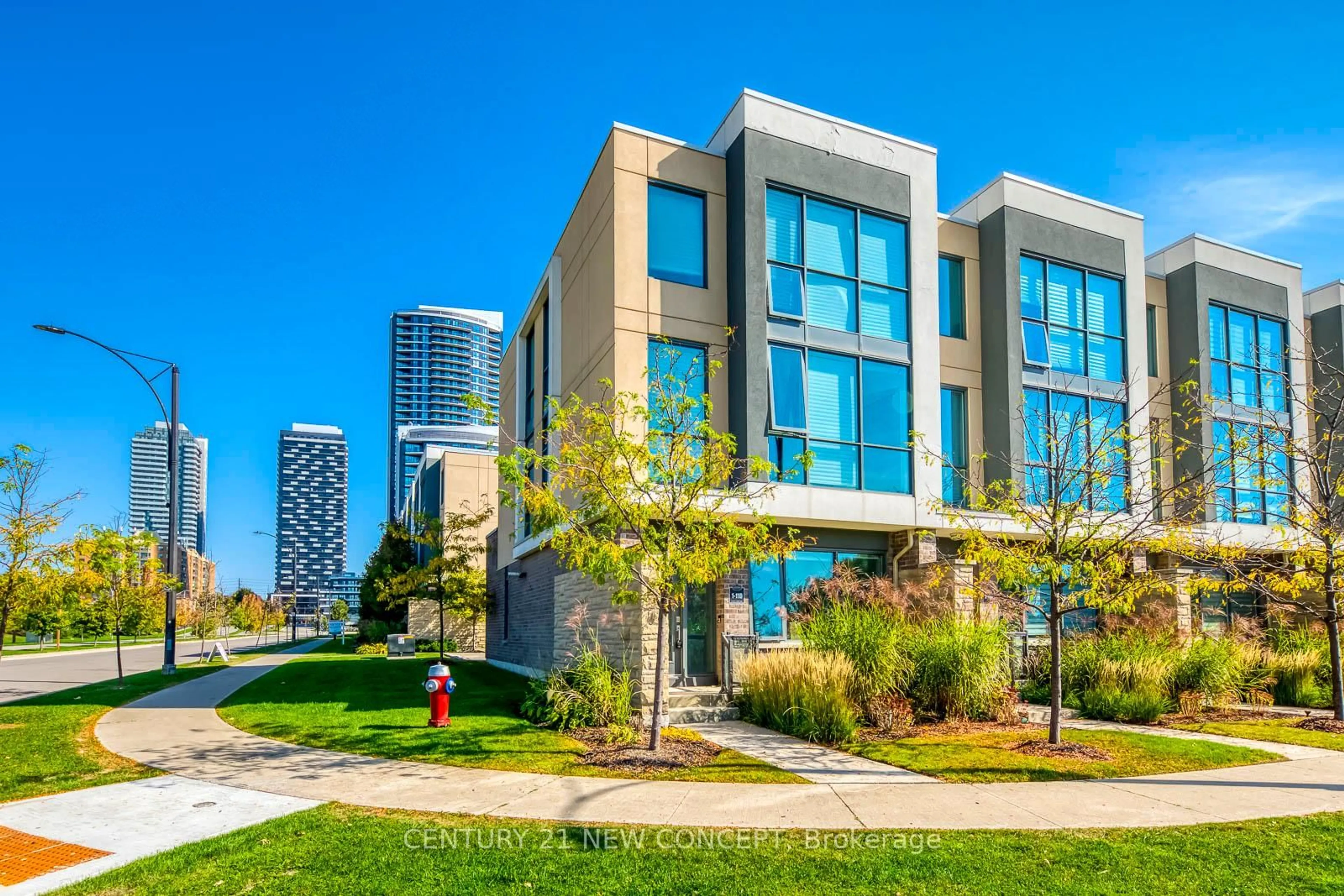 Home with vinyl exterior material, street for 110 Little Creek Rd #1, Mississauga Ontario L5R 0E9