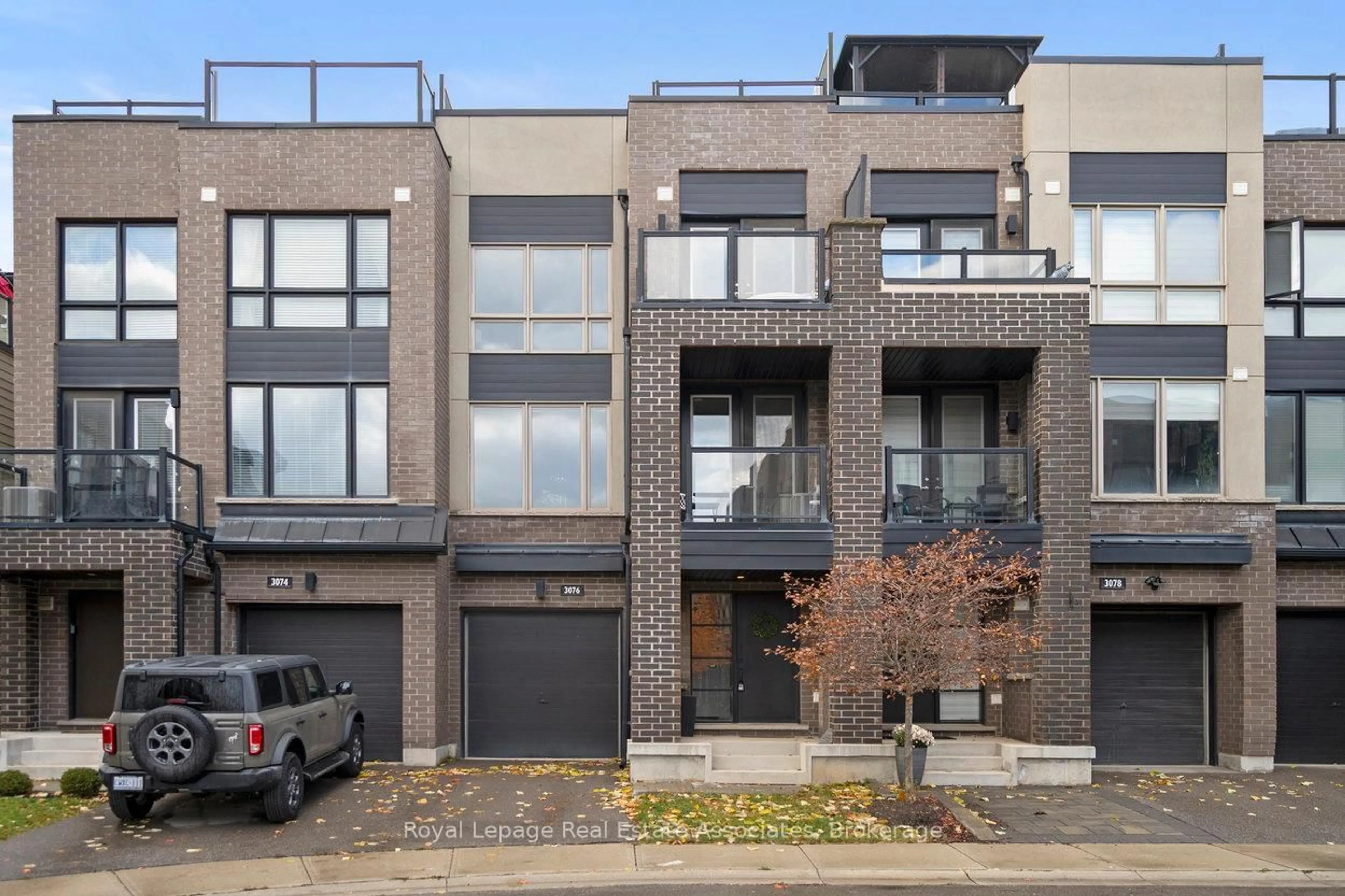 Home with brick exterior material, street for 3076 Cascade Common, Oakville Ontario L6H 0R7