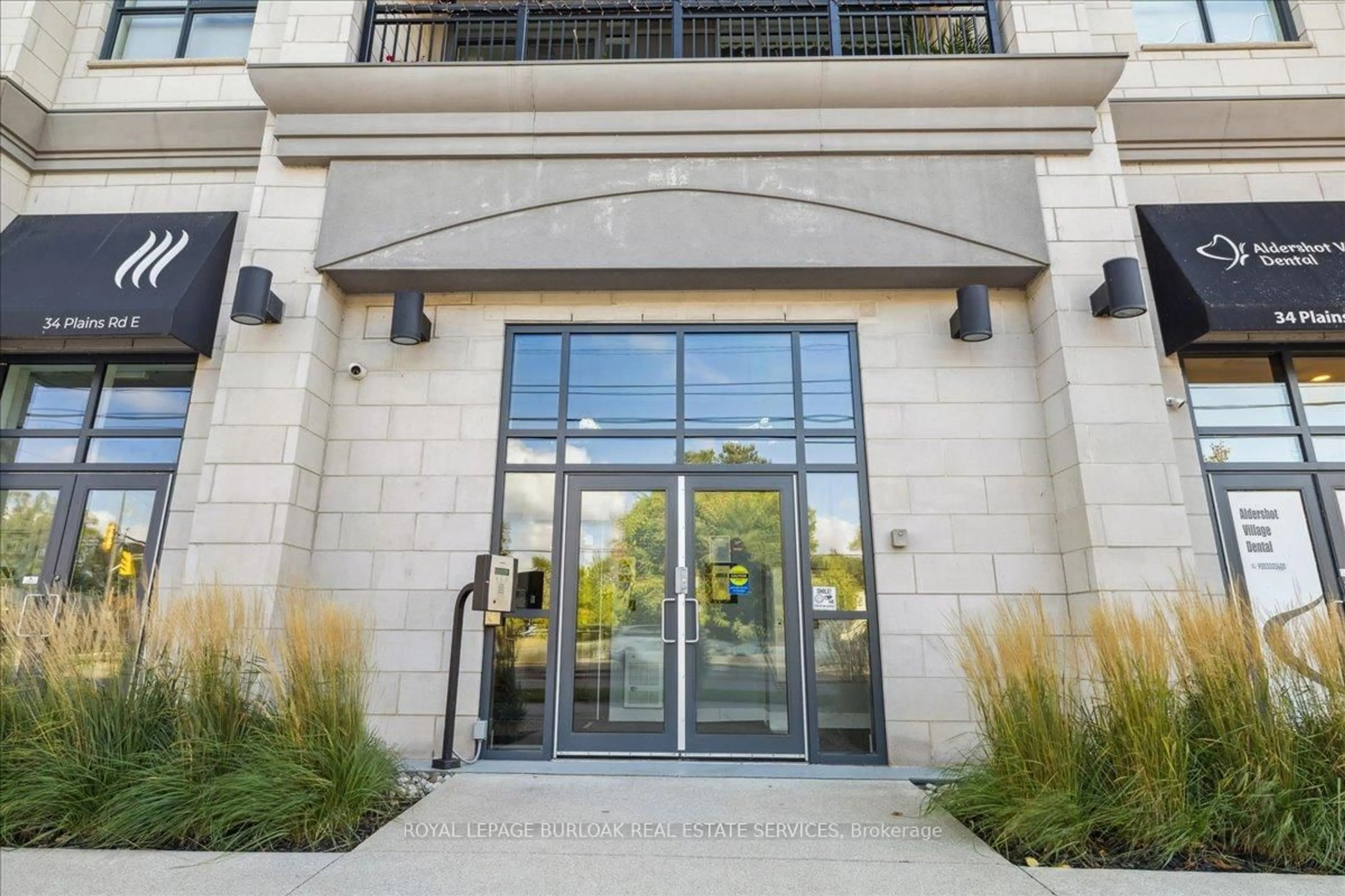 Indoor foyer for 34 Plains Rd #501, Burlington Ontario L7T 0B9