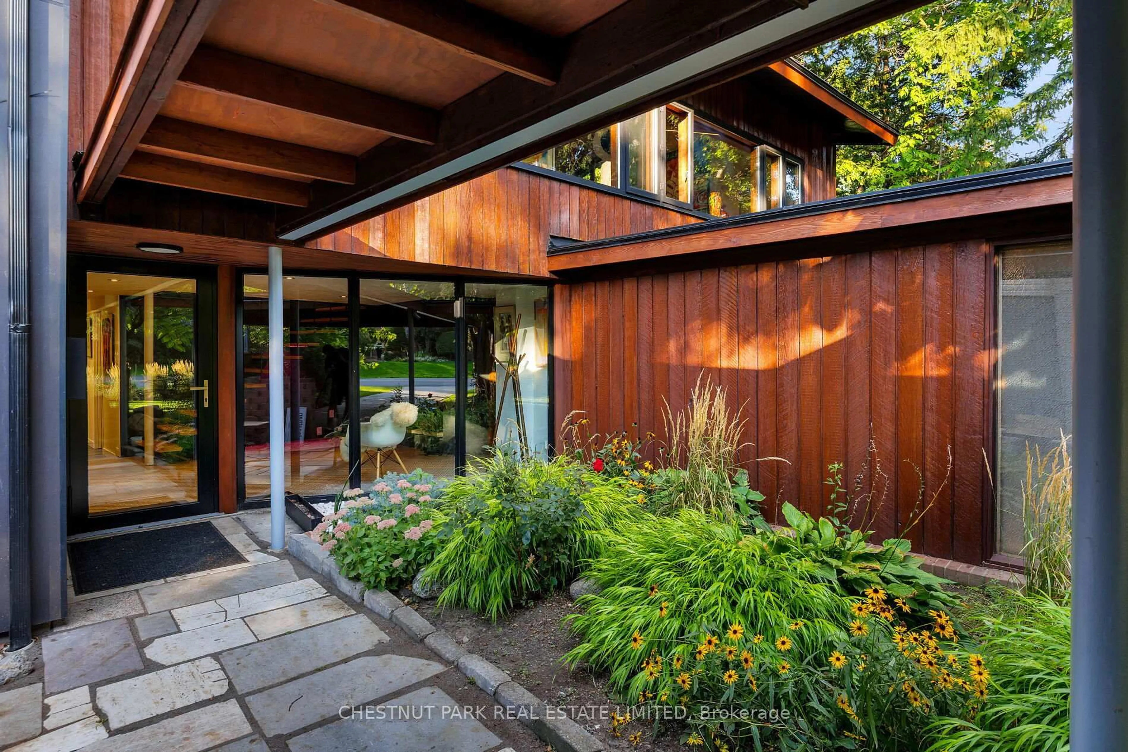 Indoor entryway for 57 Wimbleton Rd, Toronto Ontario M9A 3S3