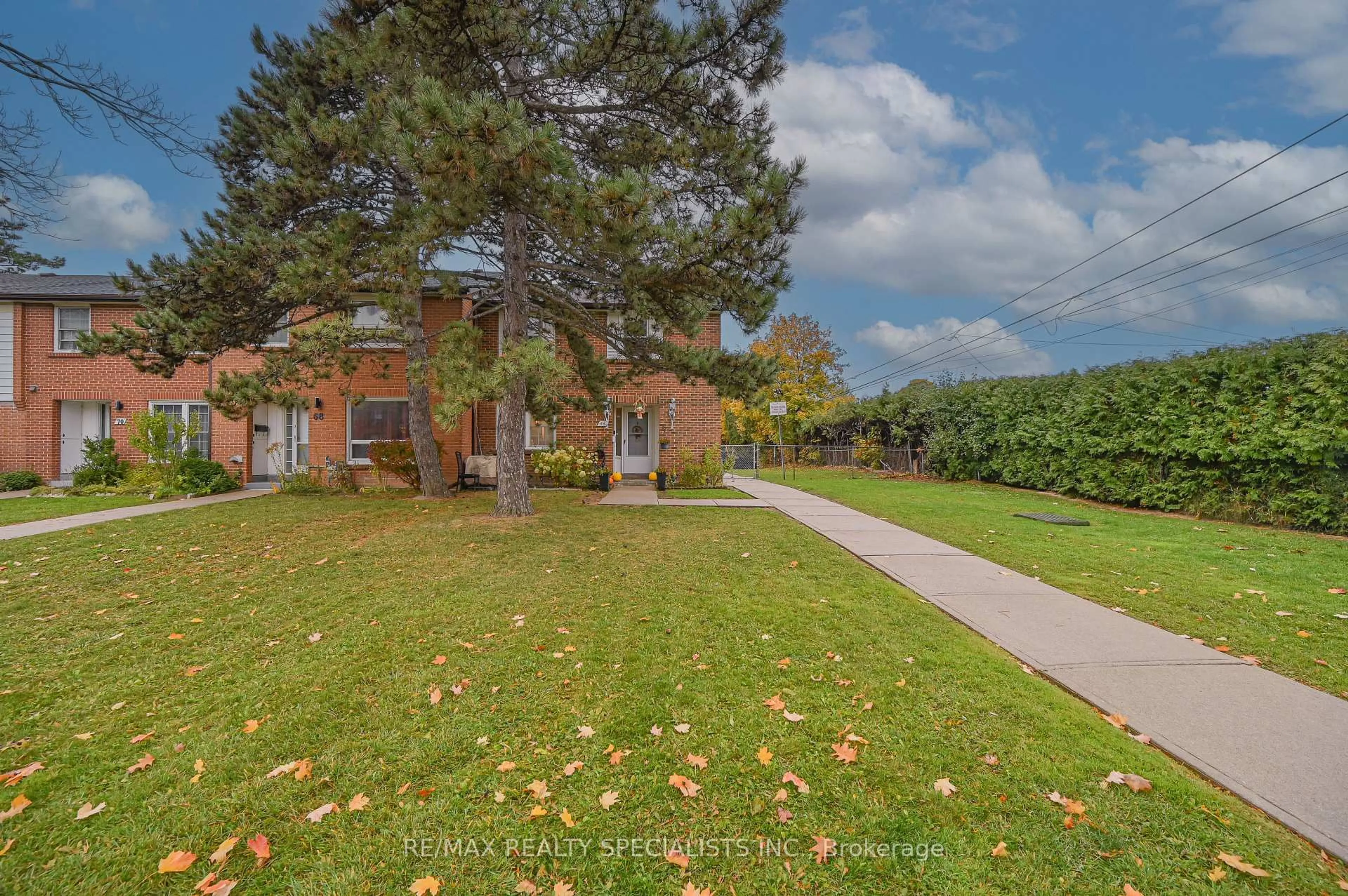 A pic from outside/outdoor area/front of a property/back of a property/a pic from drone, street for 66 Balmoral Dr, Brampton Ontario L6T 1V1
