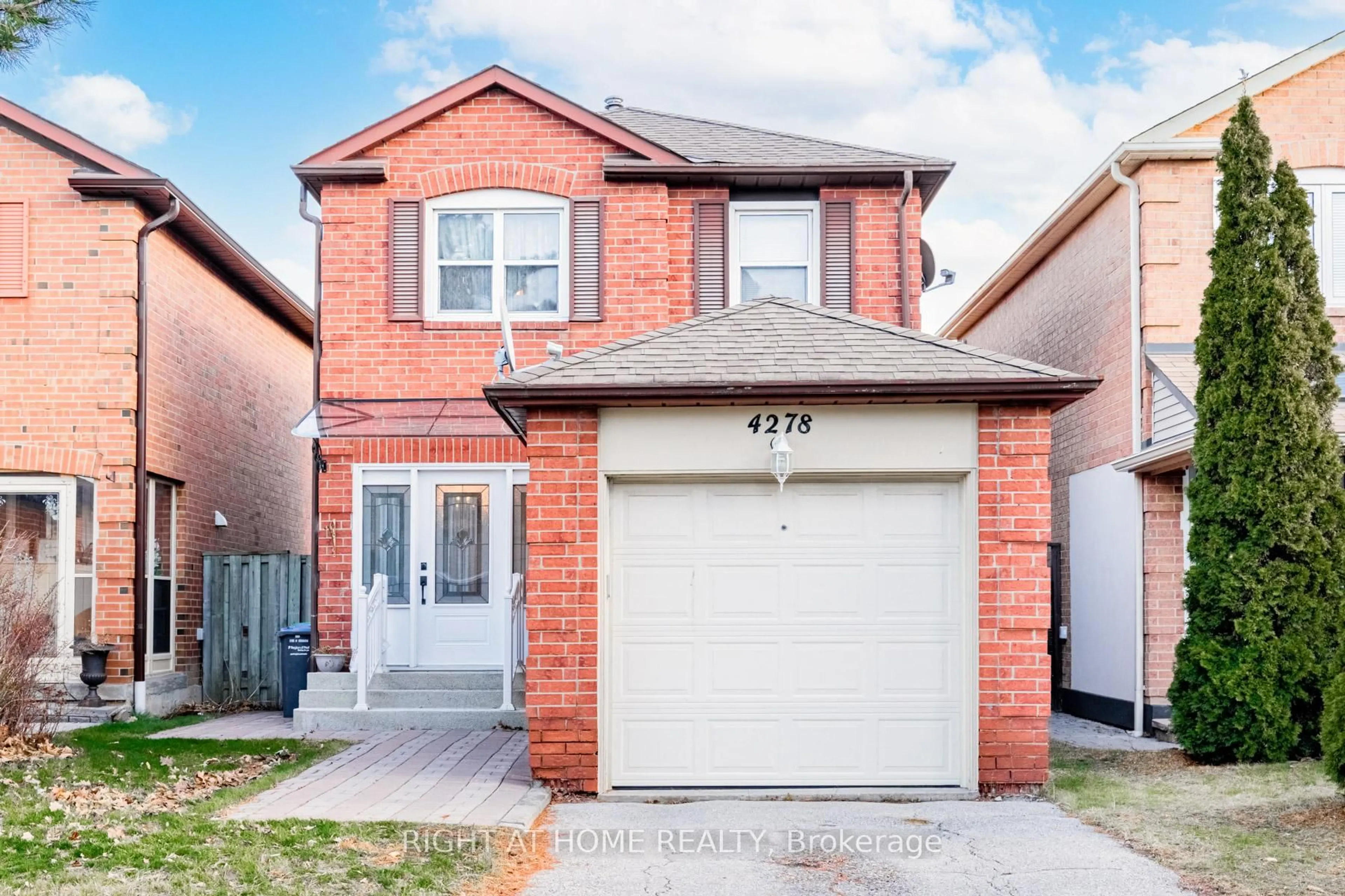 Home with brick exterior material, street for 4278 Sawmill Valley Dr, Mississauga Ontario L5L 3M9