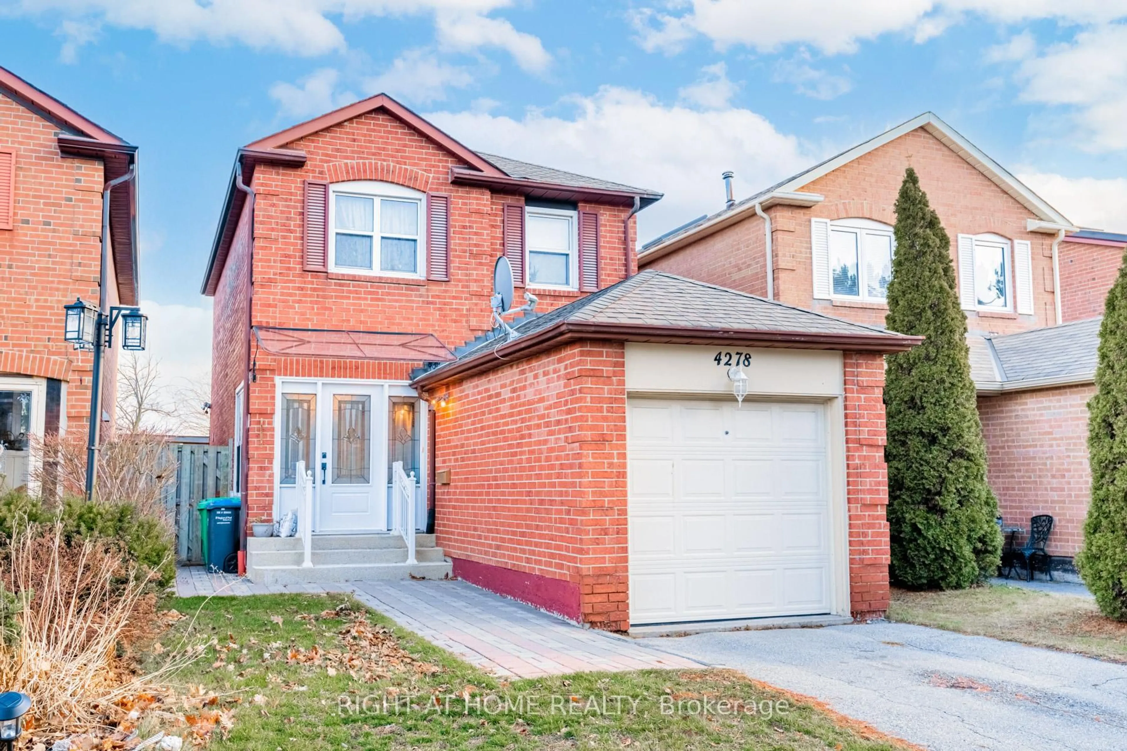Home with brick exterior material, street for 4278 Sawmill Valley Dr, Mississauga Ontario L5L 3M9